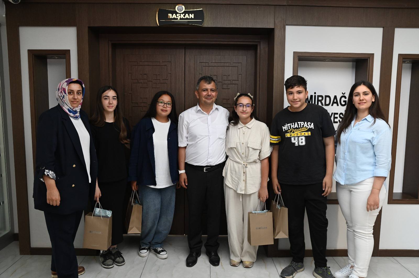 Burslulukta Türki̇ye Derecesi̇! Ödüller Başkan Koyuncu’dan