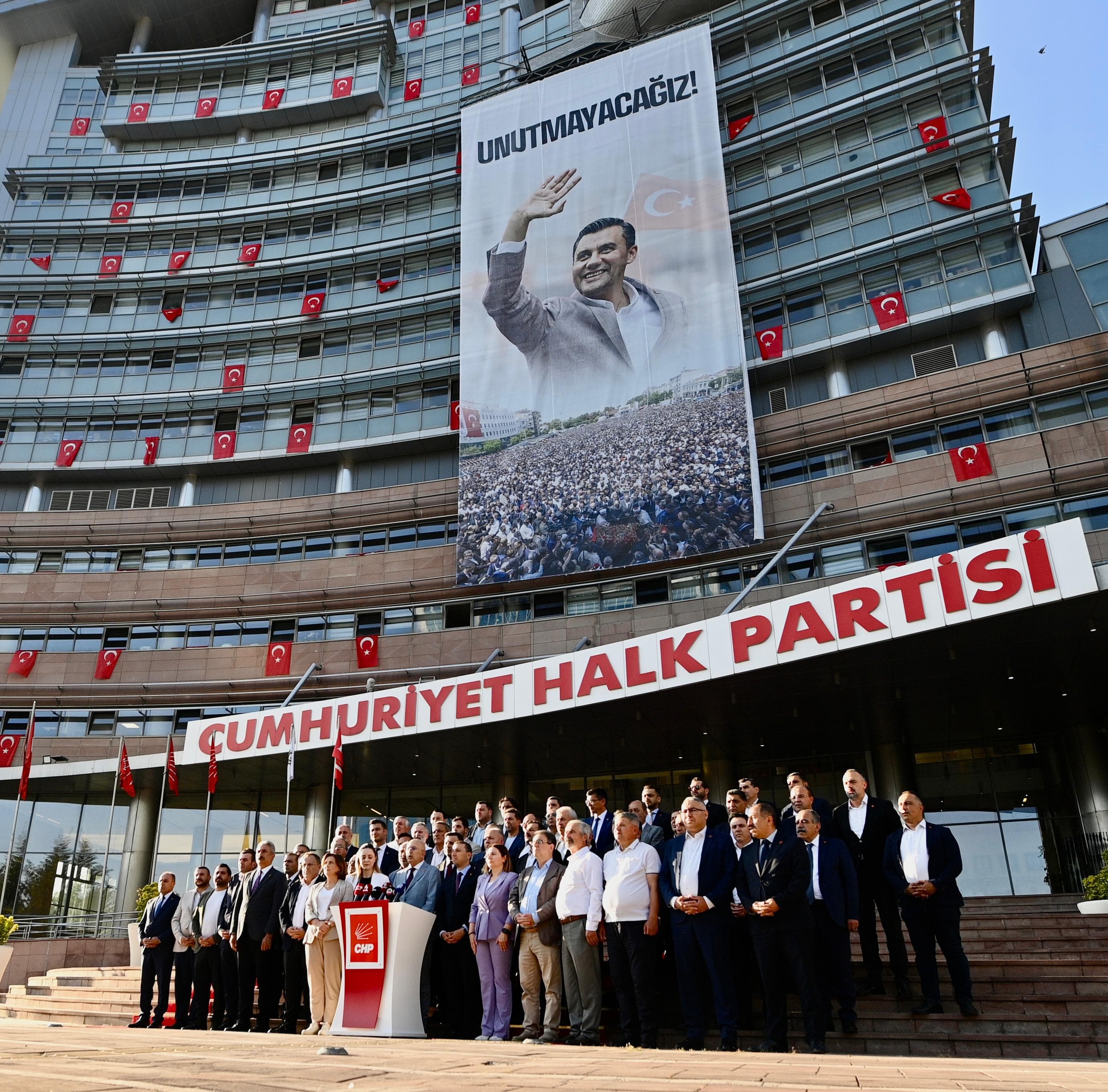 Chp İl Başkanlarindan Güçlü Mesaj “Türki̇ye Cumhuri̇yeti̇ Ve Halkin Parti̇si̇ Tesli̇m Alinamayacak”4