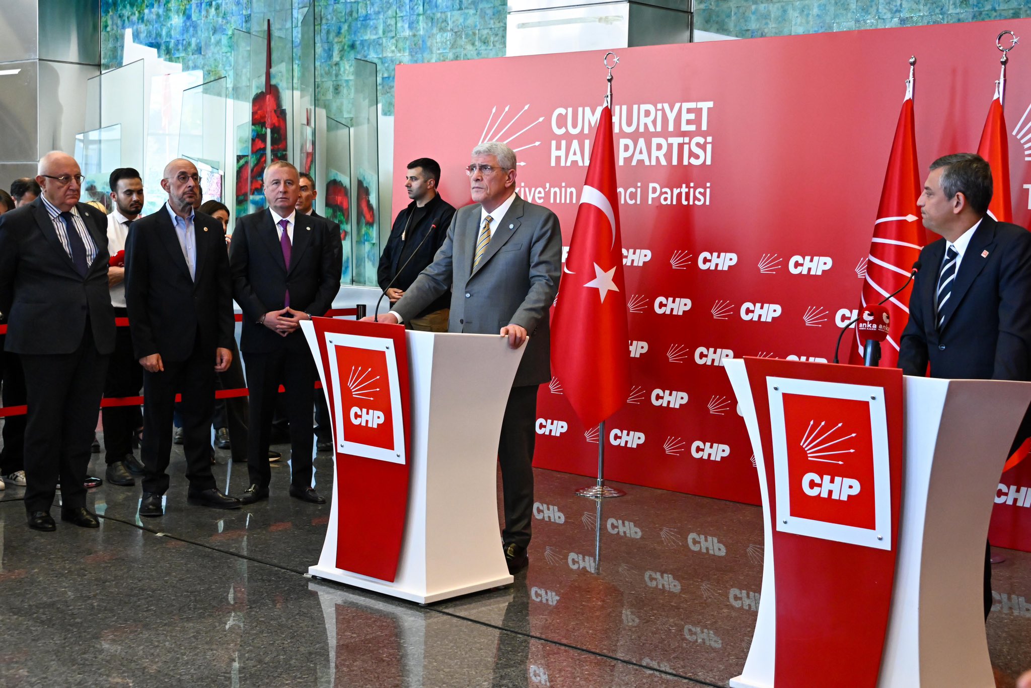 Dervi̇şoğlu Ve Olgun’dan Özgür Özel’e Tazi̇ye Ve Gündem Zi̇yareti̇