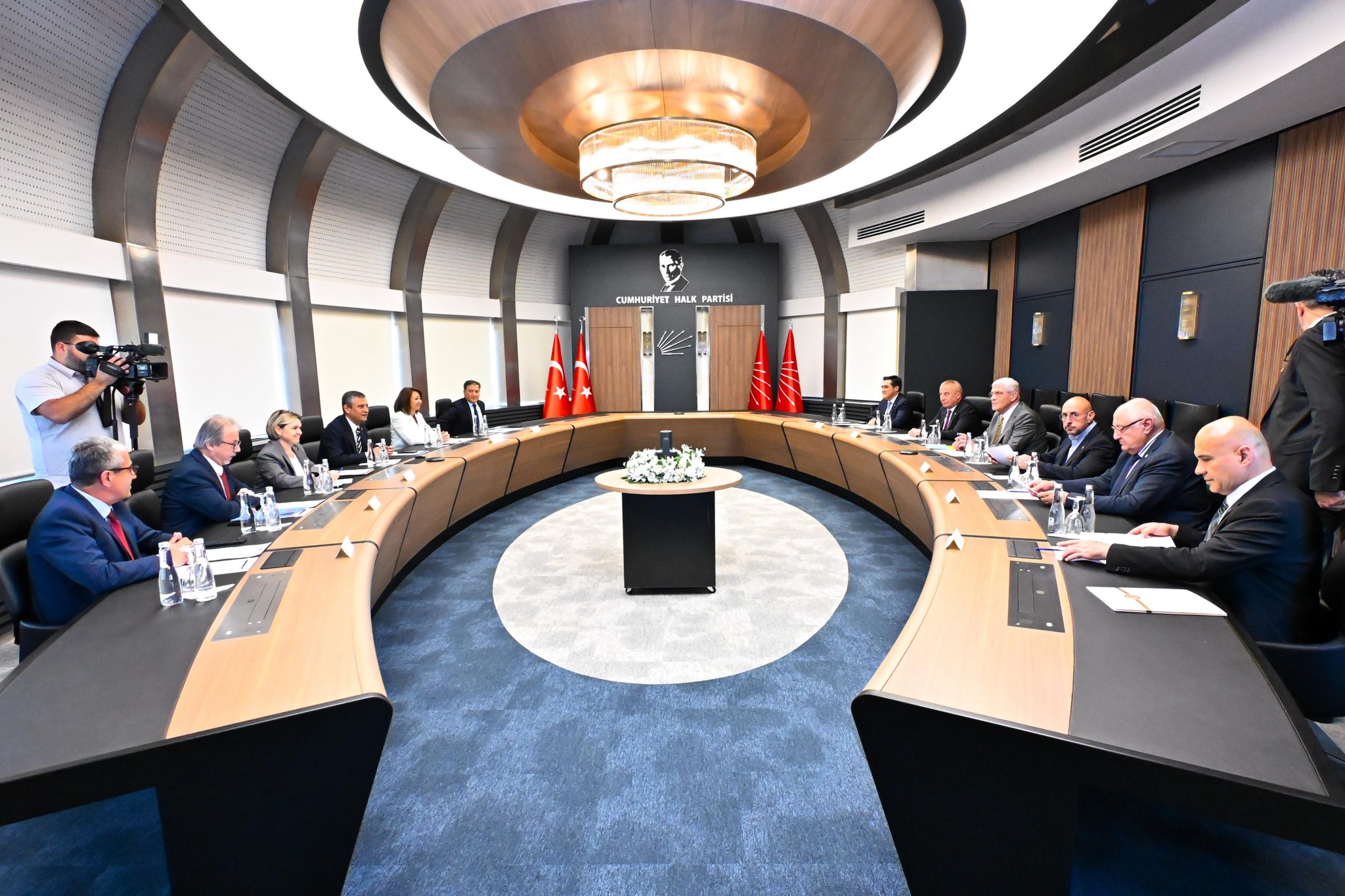 Dervi̇şoğlu Ve Olgun’dan Özgür Özel’e Tazi̇ye Ve Gündem Zi̇yareti̇7