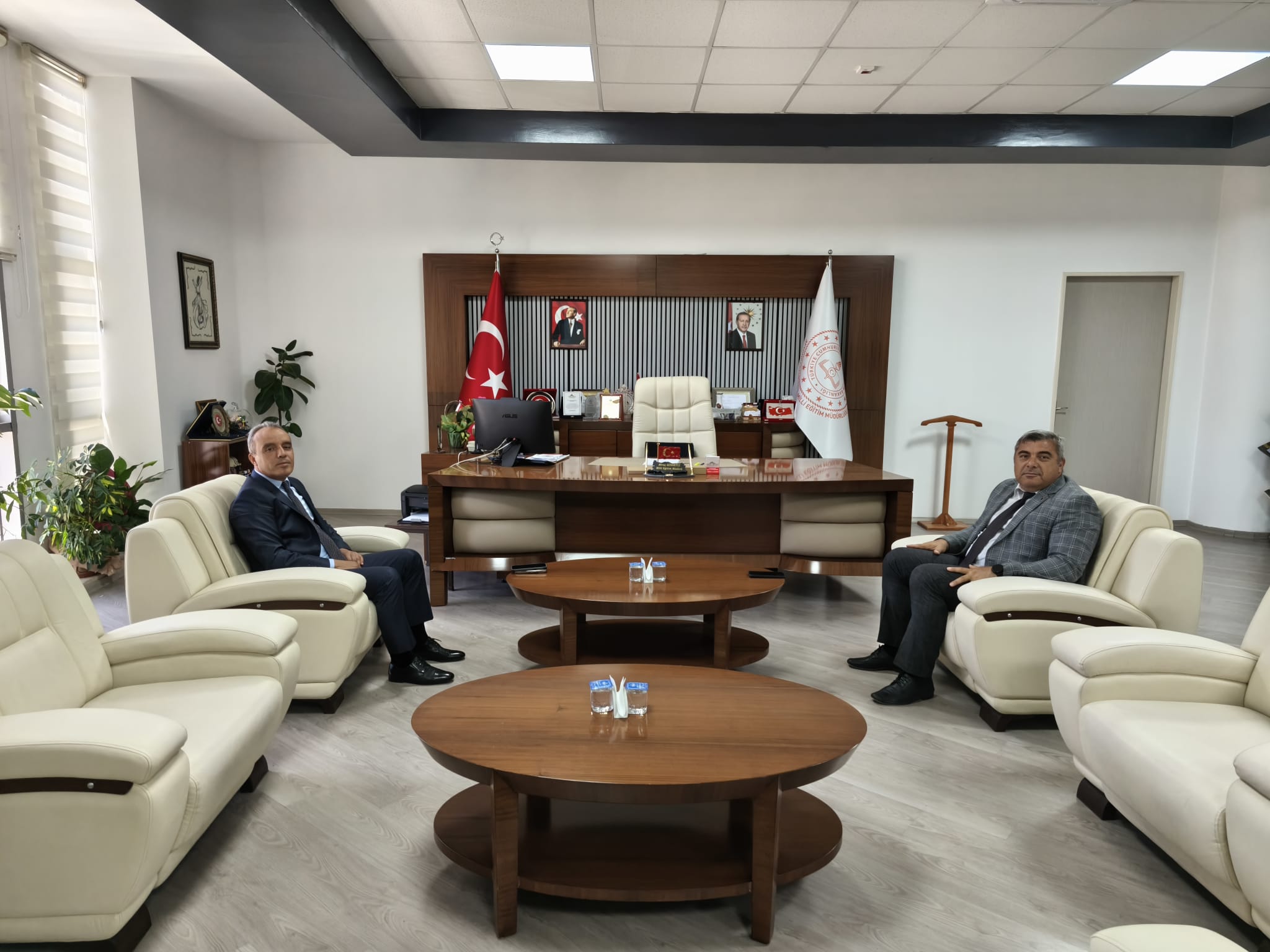 Emni̇yet Müdürü Erol’dan Eği̇ti̇m Müdürü Sünnetci̇’ye Nezaket Zi̇yareti̇