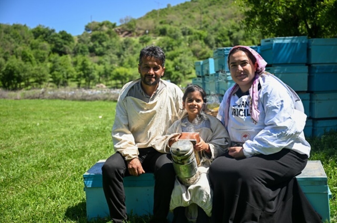 Her Seyi Geride Biraktilar Koye Tasinip Yuzlece Kovanla Servet Kazandilar Sifirdan Basladilar Simdi Tonlarca Uretiyorlar