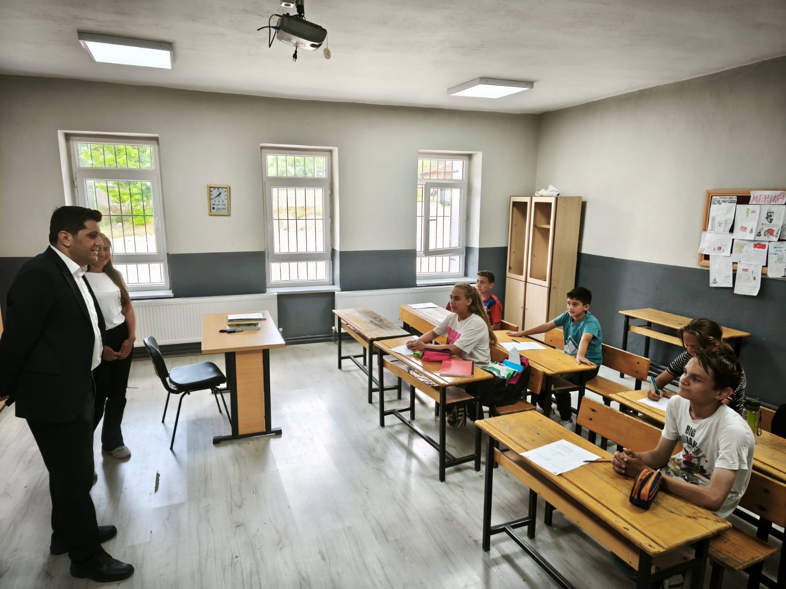 Kaymakam Çeli̇k’ten Çiğri Köyü’ne Eği̇ti̇m Zi̇yareti̇1