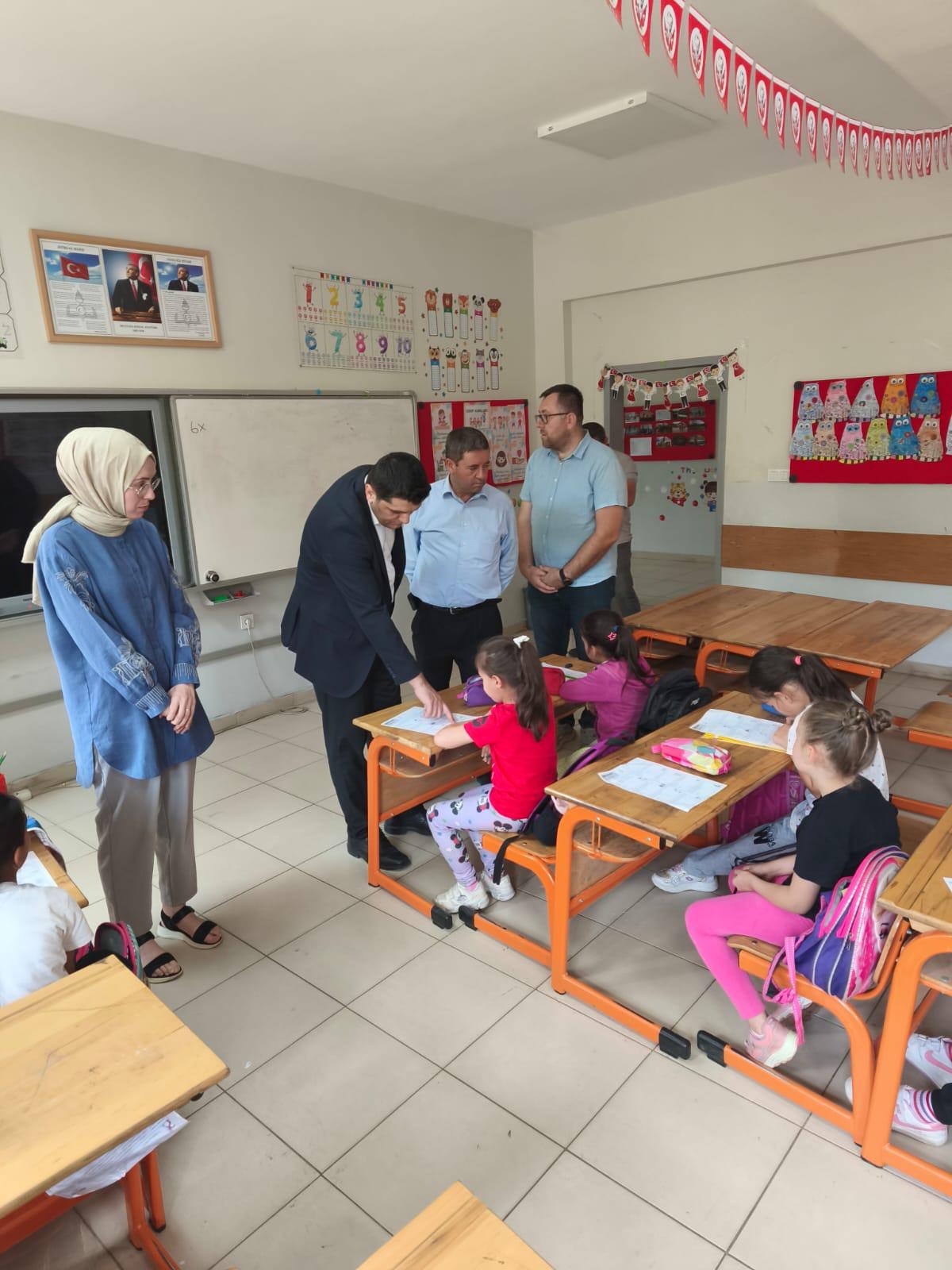 Kaymakam Çeli̇k’ten Çiğri Köyü’ne Eği̇ti̇m Zi̇yareti̇2