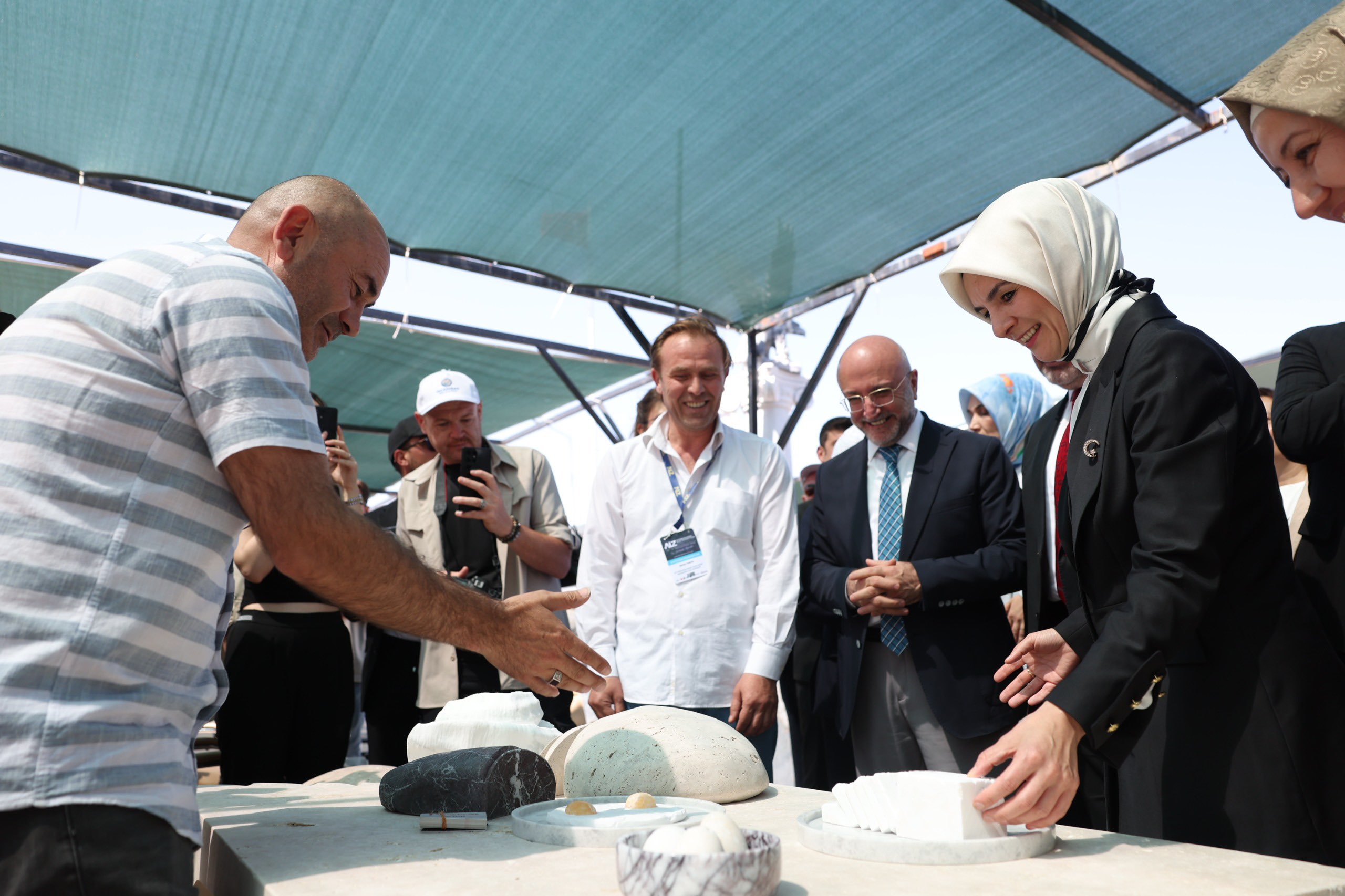 Mermer Fuari’na Güçlü Katilim Bakan Göktaş Ve Ak Parti̇ Protokolüyle Sahada3
