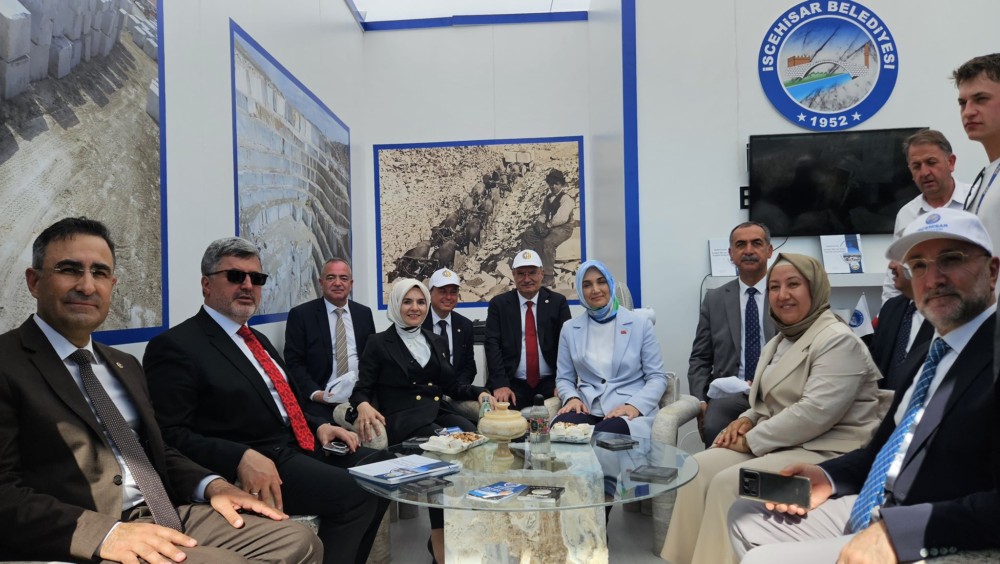 Mermer Fuari’na Güçlü Katilim Bakan Göktaş Ve Ak Parti̇ Protokolüyle Sahada7