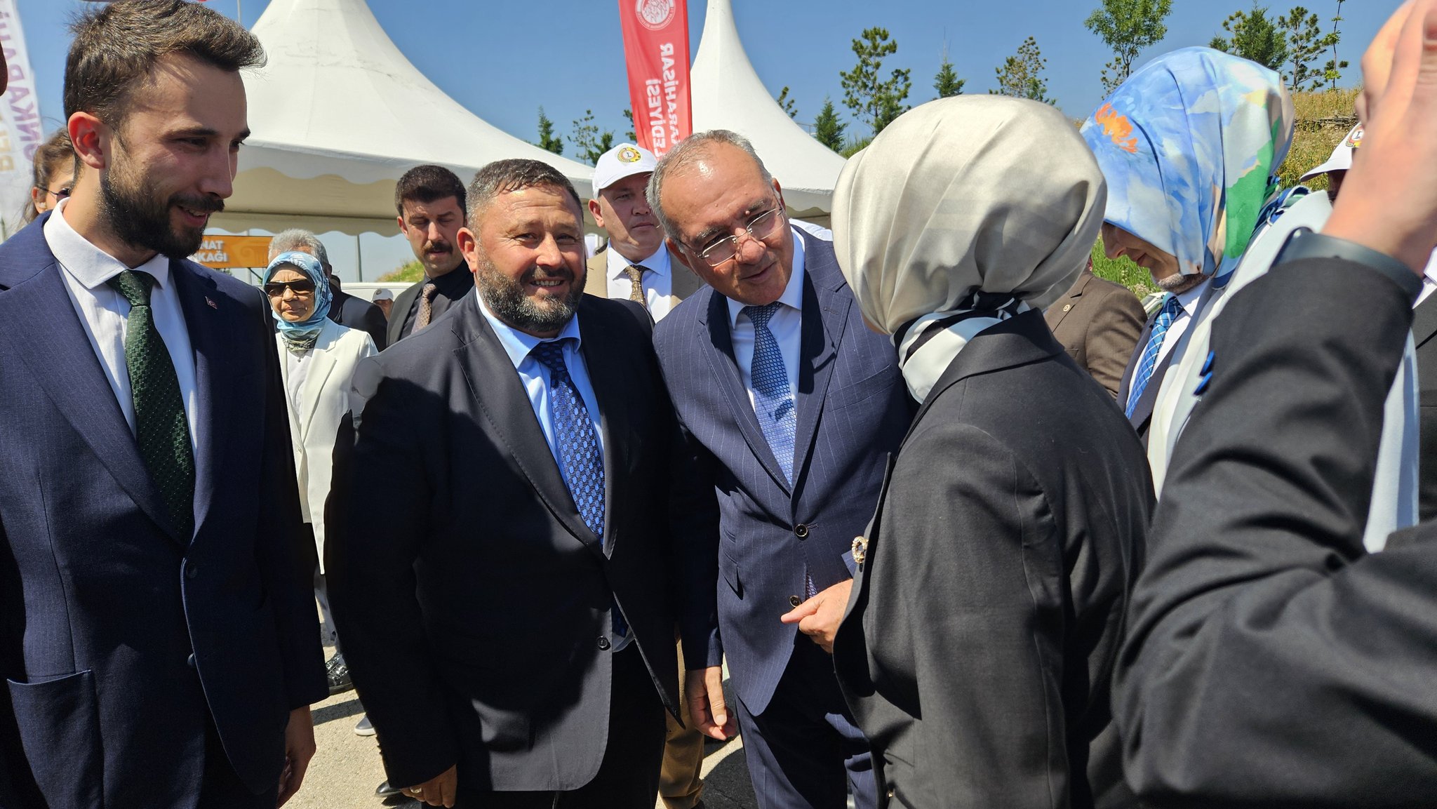 Mermer Fuari’na Güçlü Katilim Bakan Göktaş Ve Ak Parti̇ Protokolüyle Sahada86