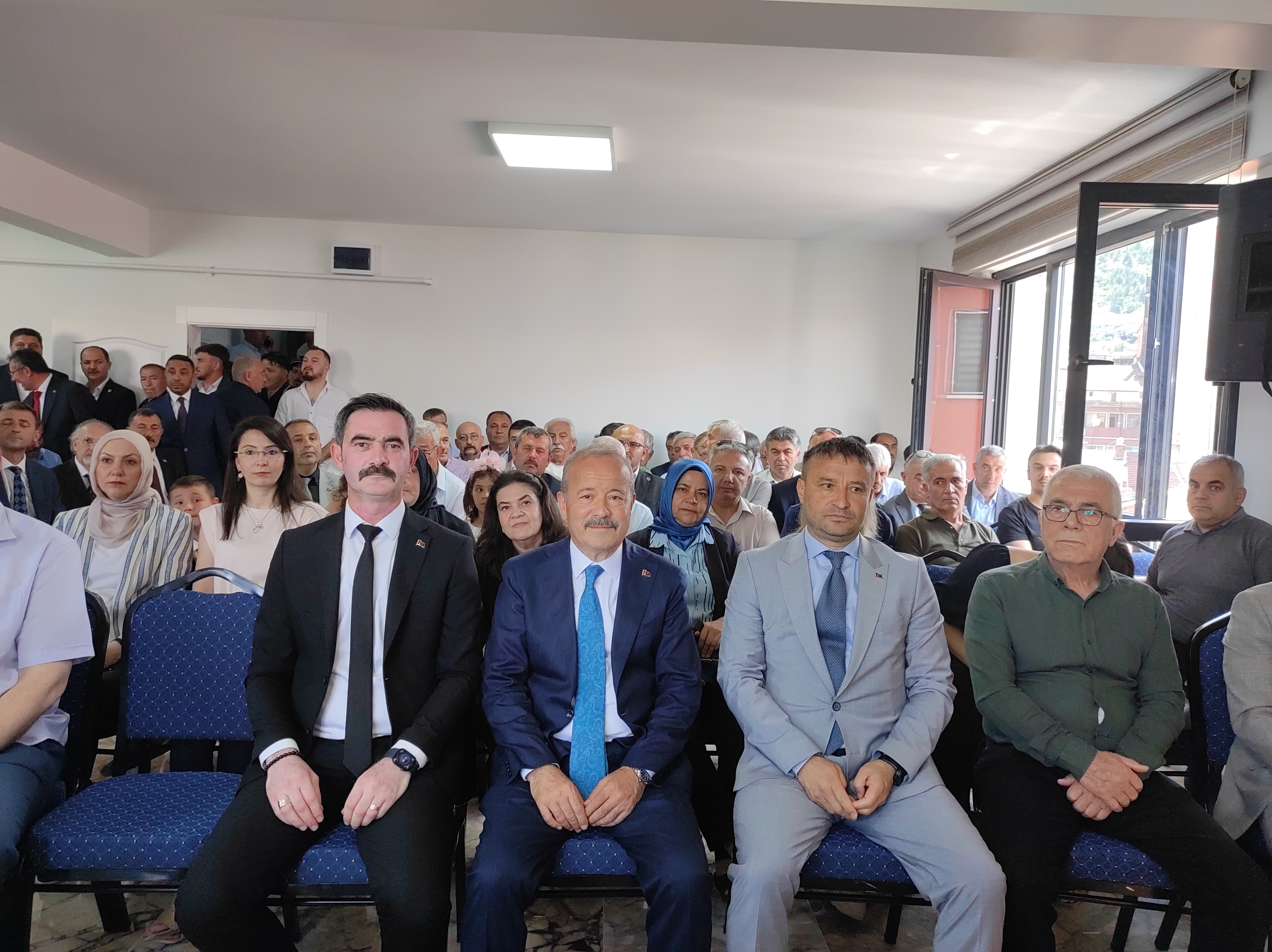 Mi̇lletveki̇li̇ Taytak'tan Parti̇'ni̇n Yeni̇ Bi̇nasinda Di̇kkat Çeken Açiklamalar 11