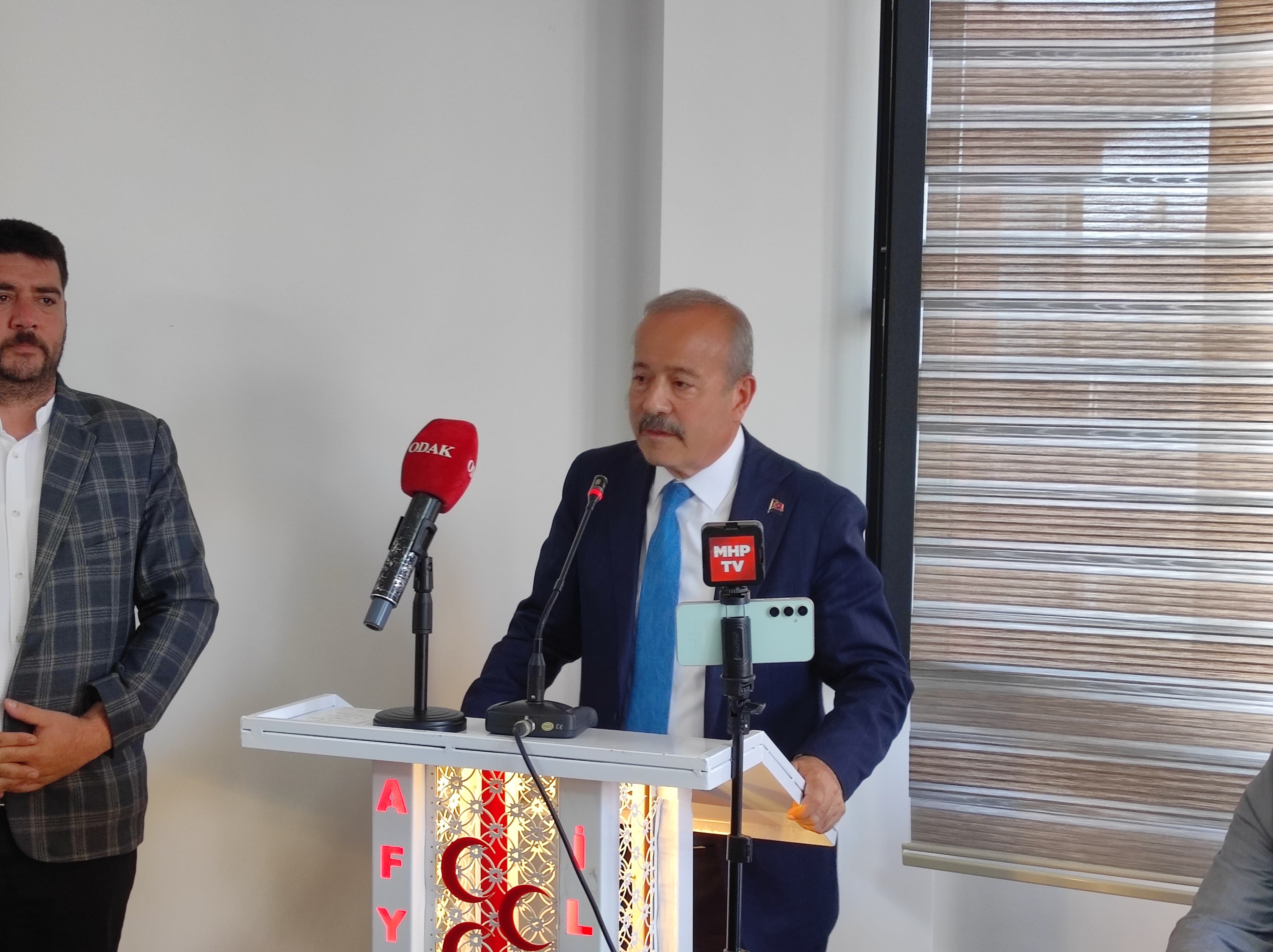 Mi̇lletveki̇li̇ Taytak'tan Parti̇'ni̇n Yeni̇ Bi̇nasinda Di̇kkat Çeken Açiklamalar..