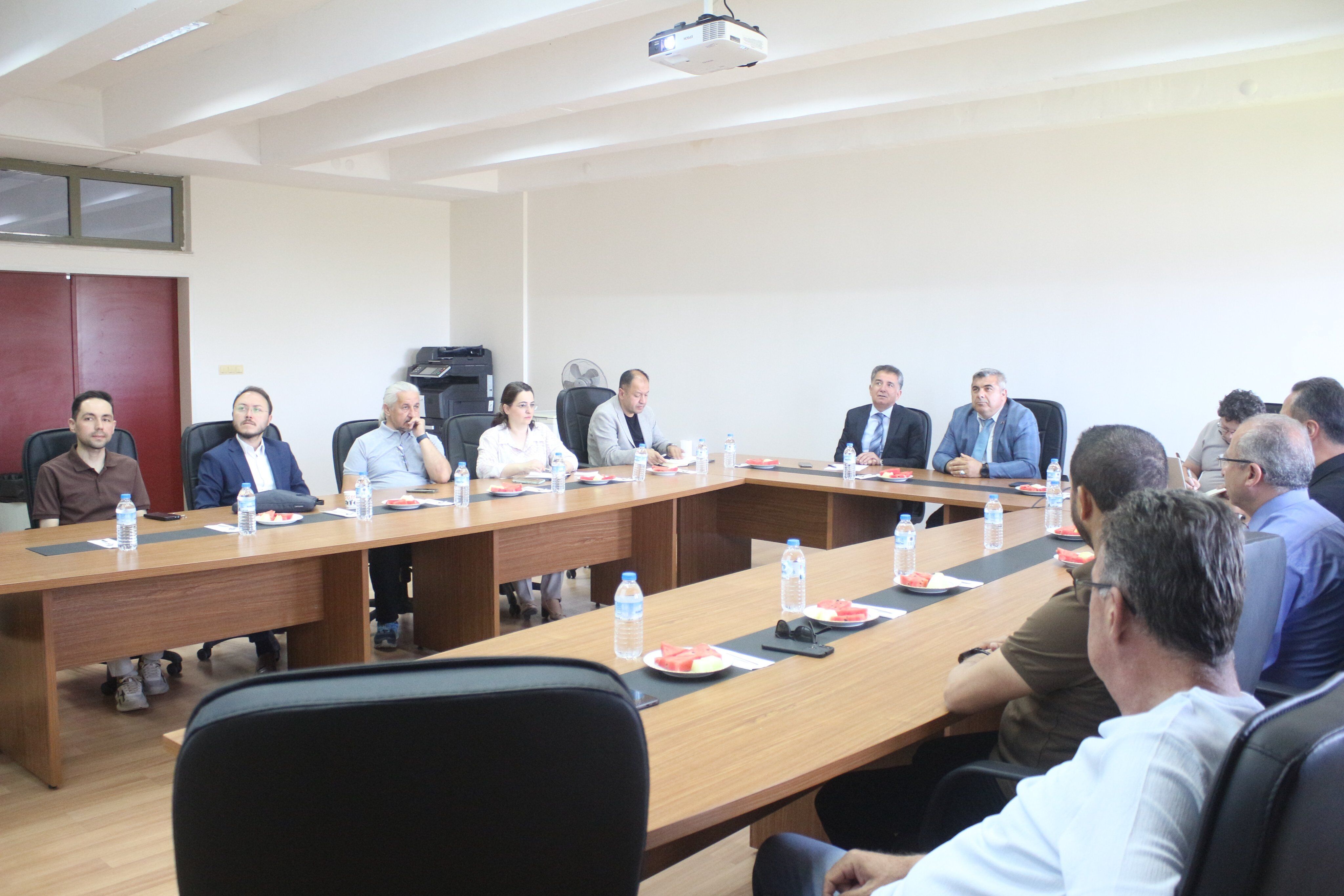 Müdür Sünnetci̇, Akü’deki̇ İl Danişma Kurulu Toplantisina Katildi1