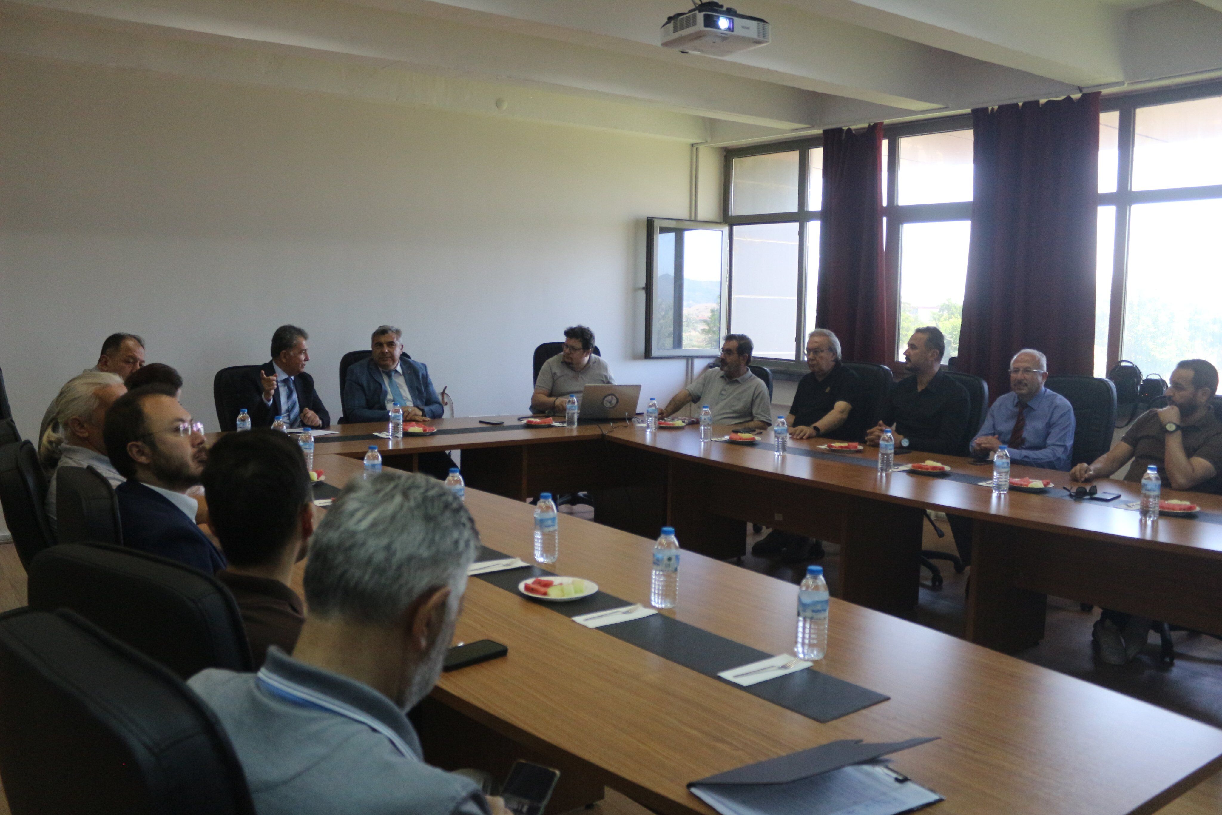 Müdür Sünnetci̇, Akü’deki̇ İl Danişma Kurulu Toplantisina Katildi2