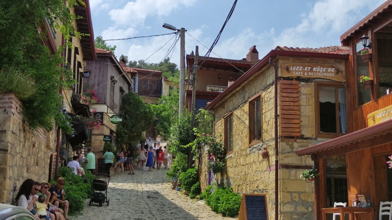 Ne Izmir Ne Mugla Cok Sasiracaksiniz Sardunyalar Arasinda Sakli Ege Nin Kalbindeki Gizemli Koy 41932