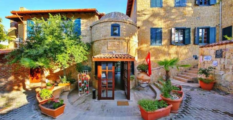 Ne Izmir Ne Mugla. Cok Sasiracaksiniz Sardunyalar Arasinda Sakli Egenin Kalbindeki Gizemli Koy 813X420