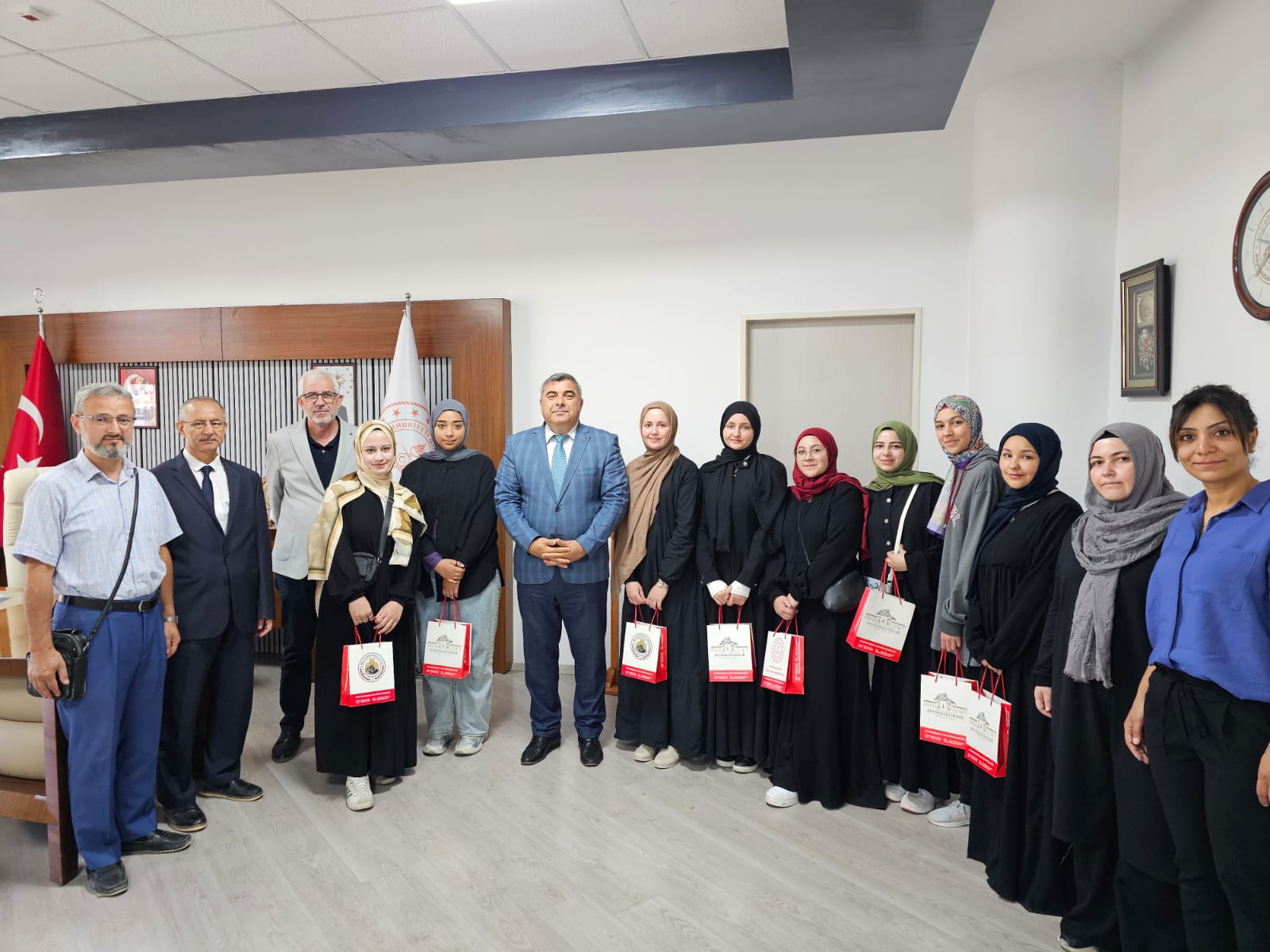 Öğrenci̇leri̇n İlk Yayin Heyecanina Müdür Sünnetci̇ Ortak Oldu