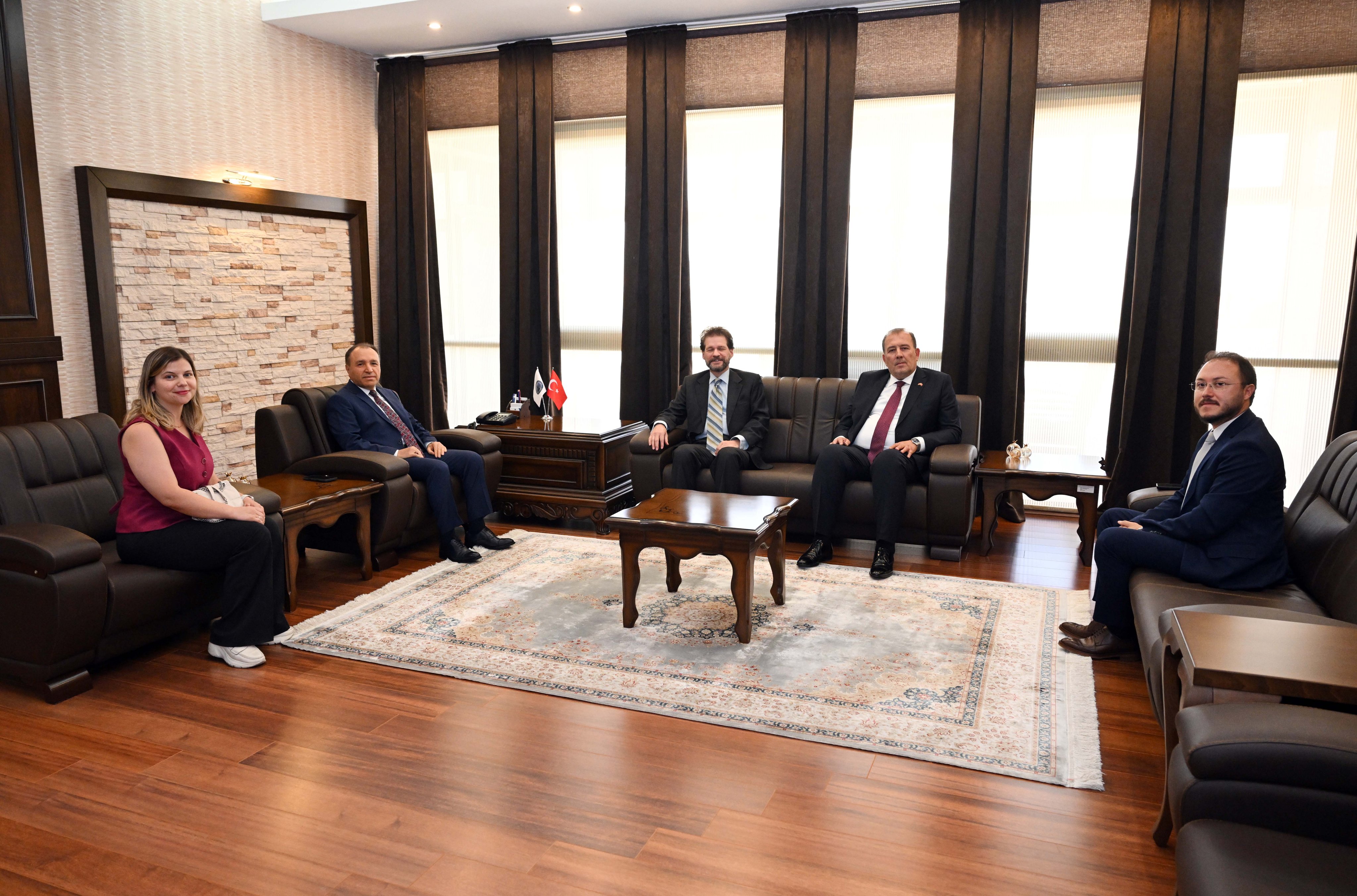 Rektör Karakaş Ve Büyükelçi̇ Manasi̇jevski̇'den Akademi̇k İş Bi̇rli̇ği̇