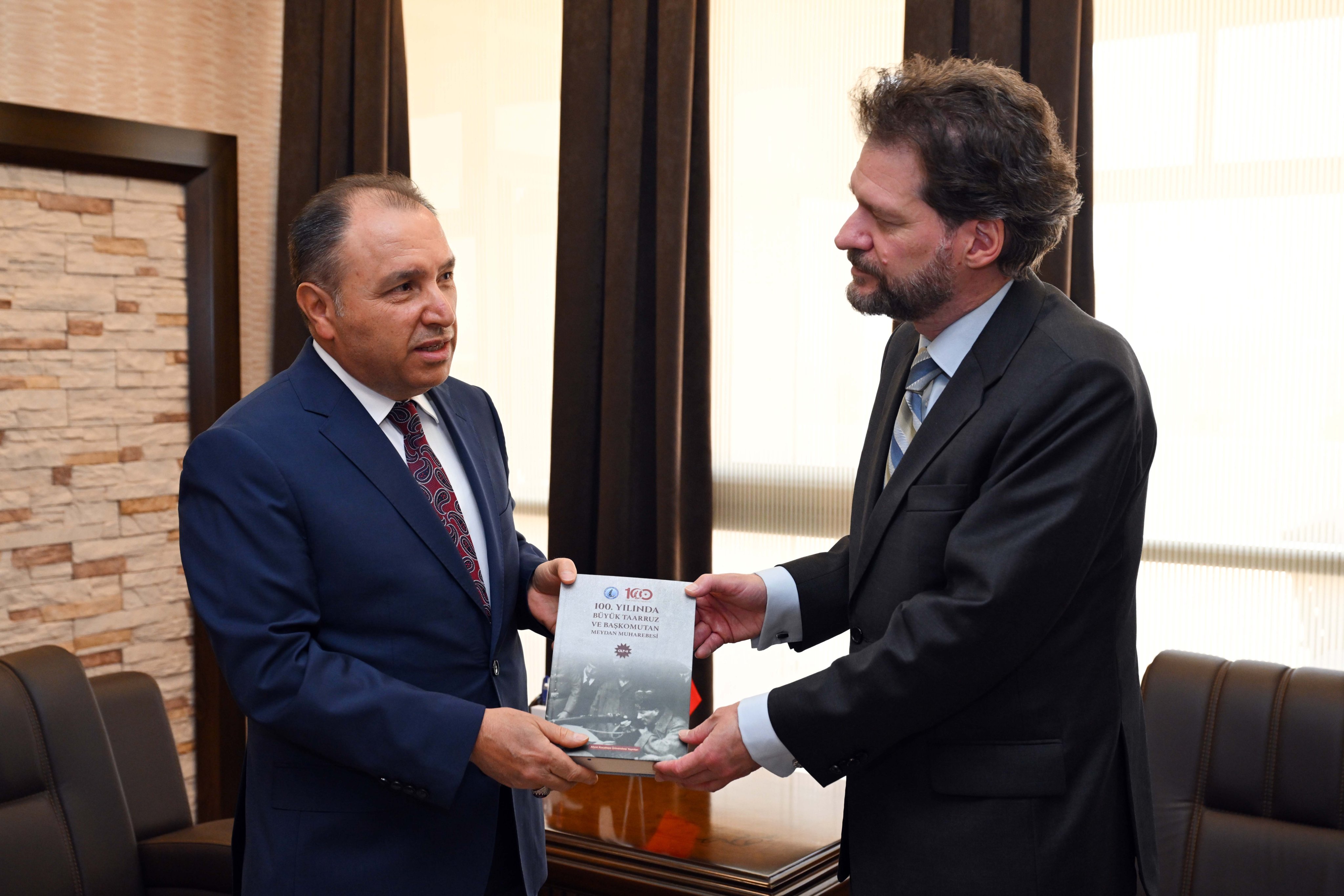 Rektör Karakaş Ve Büyükelçi̇ Manasi̇jevski̇'den Akademi̇k İş Bi̇rli̇ği̇1