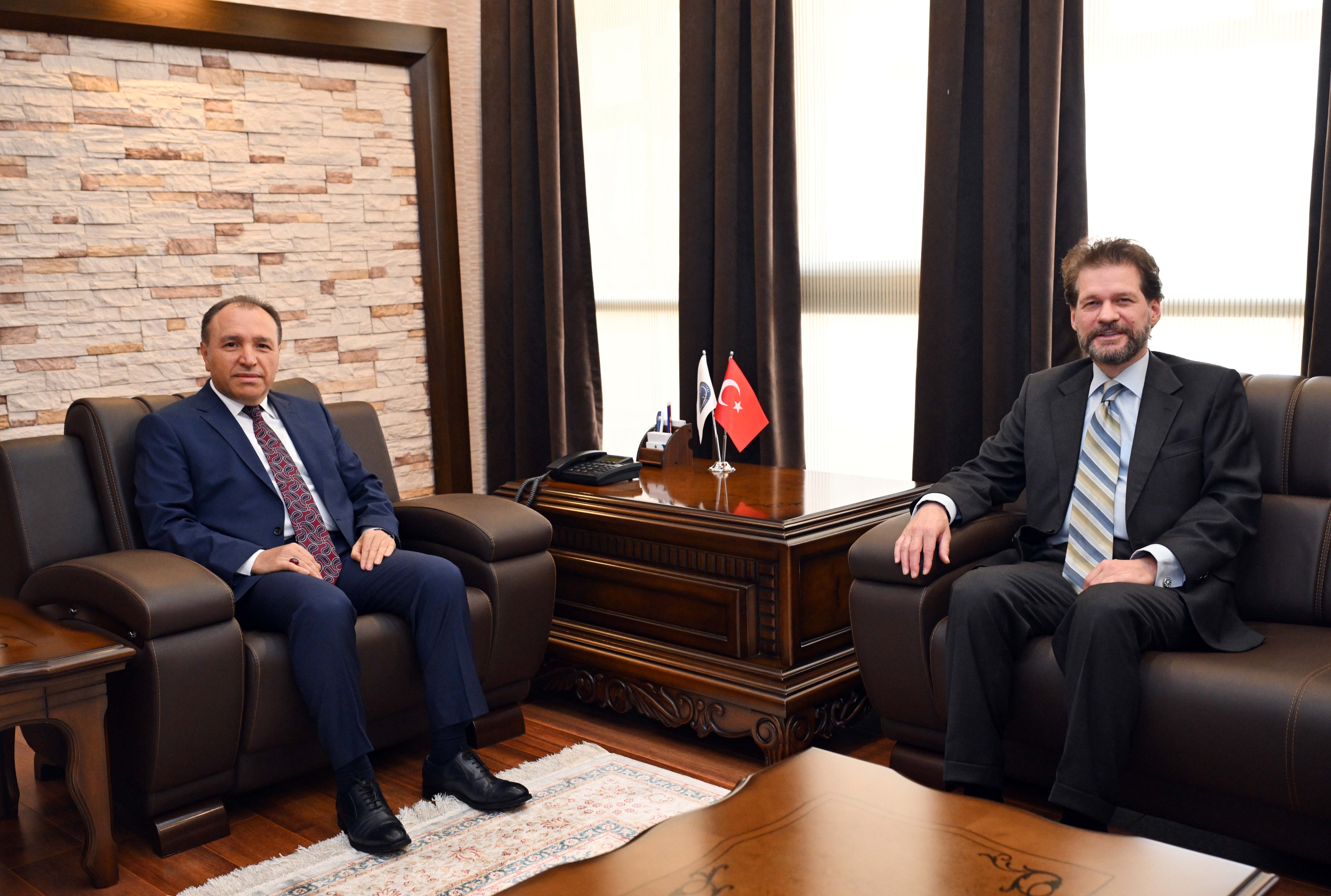 Rektör Karakaş Ve Büyükelçi̇ Manasi̇jevski̇'den Akademi̇k İş Bi̇rli̇ği̇8