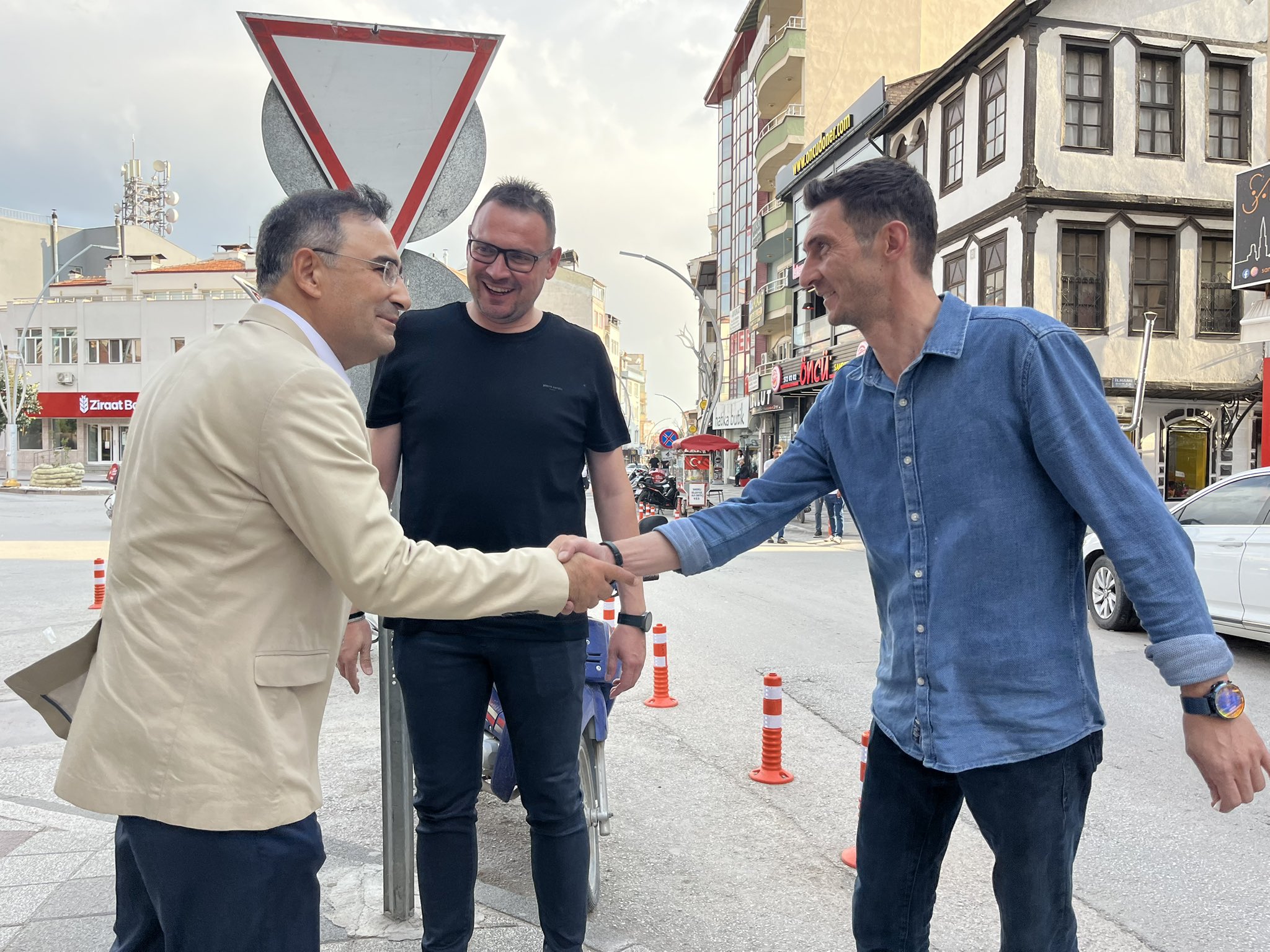 Sandikli’da Gönül Zi̇yareti̇mi̇lletveki̇li̇ Arslan Esnafla Buluştu9