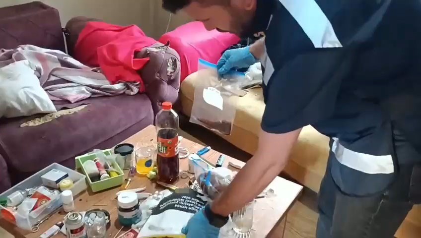 Uyuşturucu Operasyonu 3 Ki̇şi̇ Gözaltina Alindi