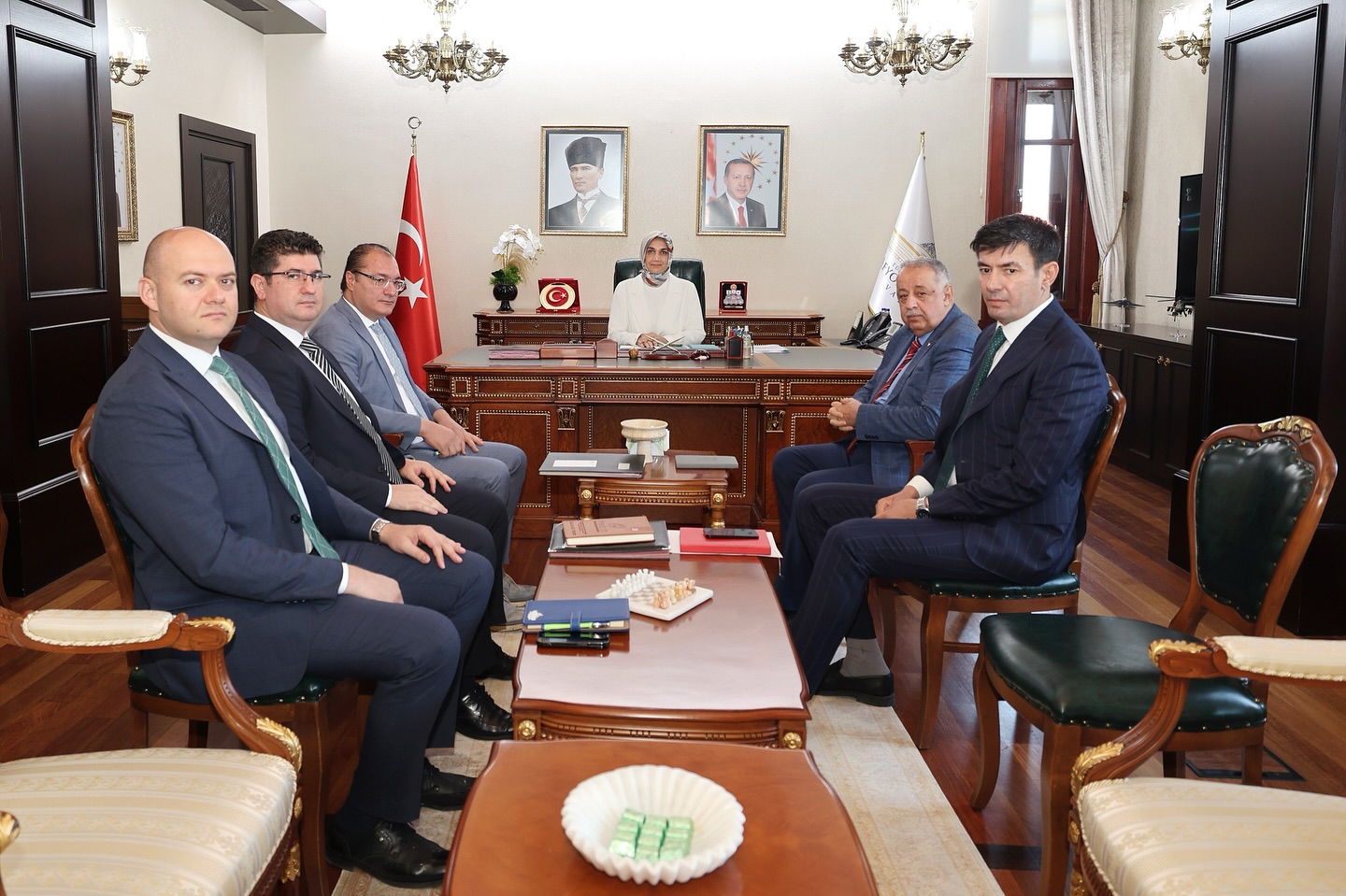 504836673 18286048030253484 3914773378463059583 N