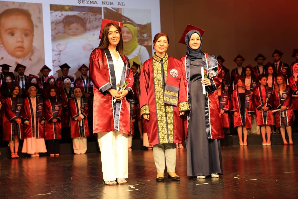 Afsü Di̇ş Heki̇mli̇ği̇ Fakültesi̇ 3. Dönem Mezunlari Di̇ploma Aldi (8)