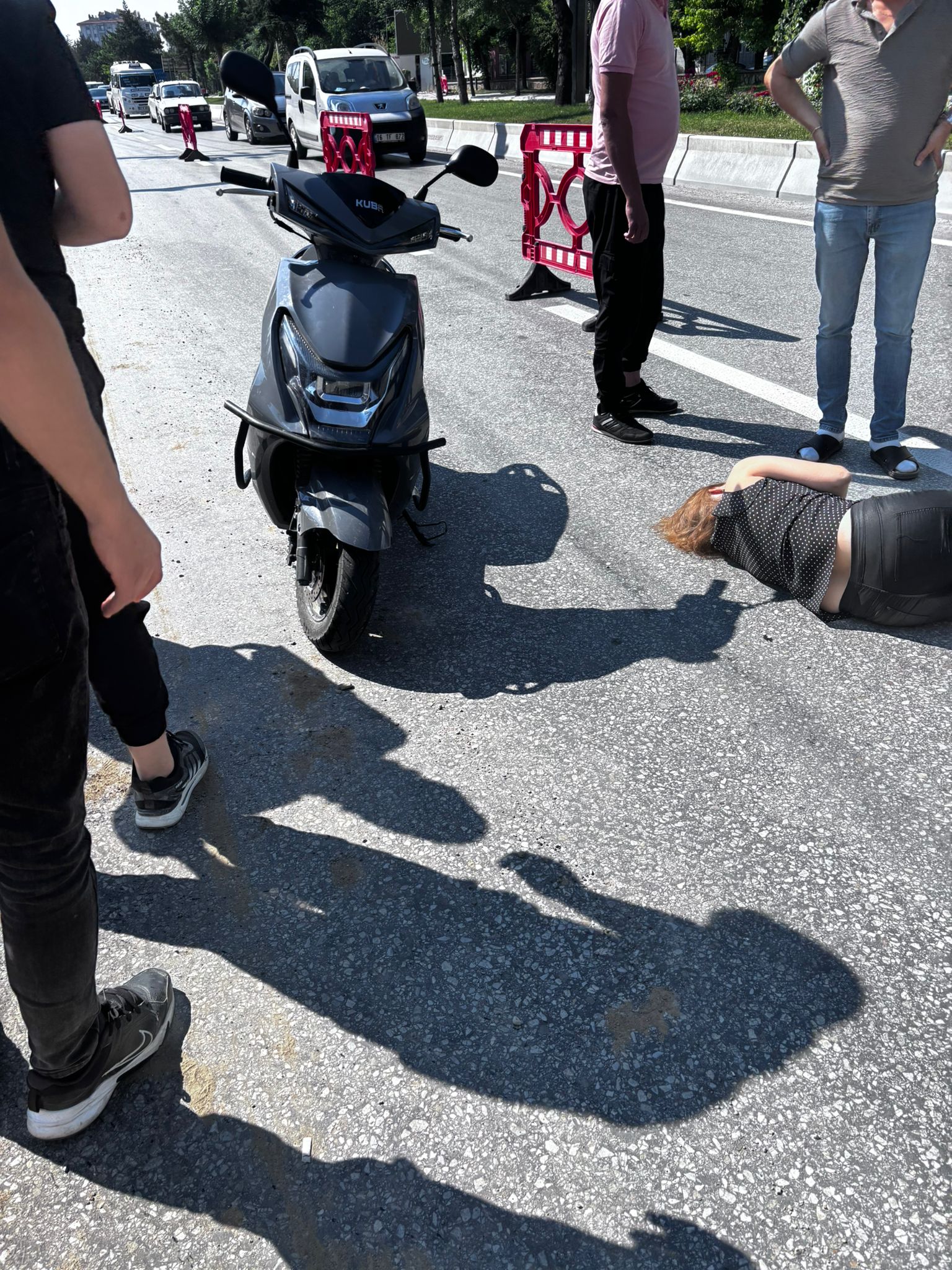 Afyonkarahi̇sar’da Şok Kaza Motosi̇klet Yayaya Çarpti 2