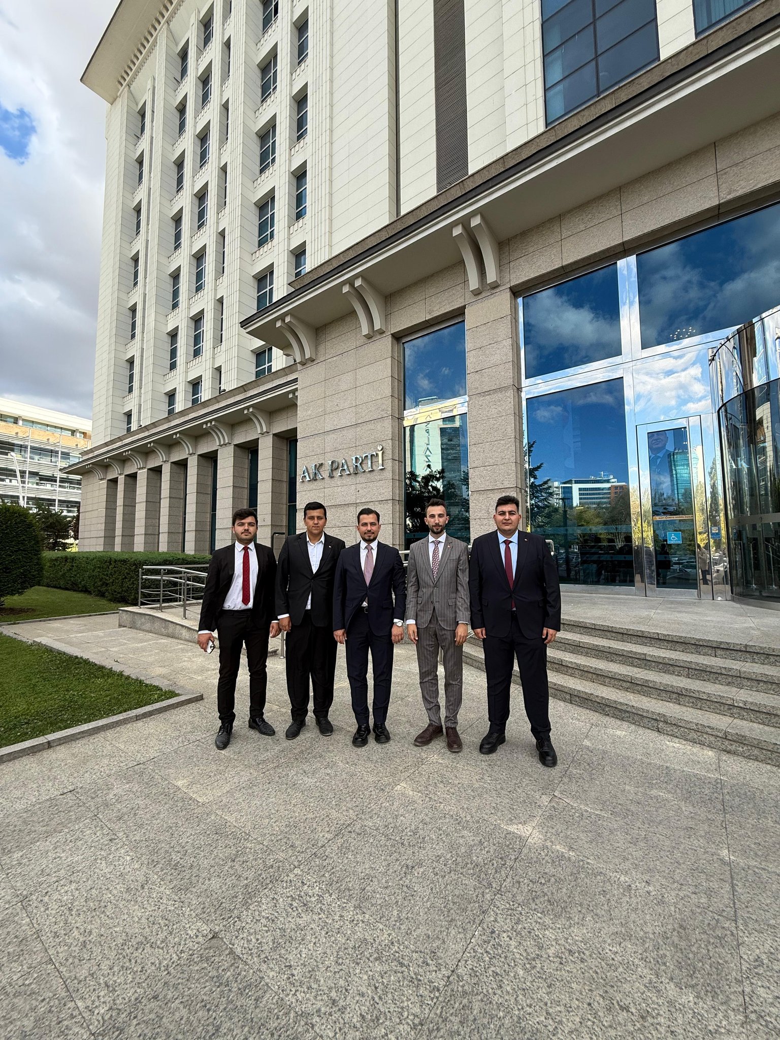 Ak Gençli̇k’ten Bölge Koordi̇natörü Şi̇şman’a Zi̇yaret