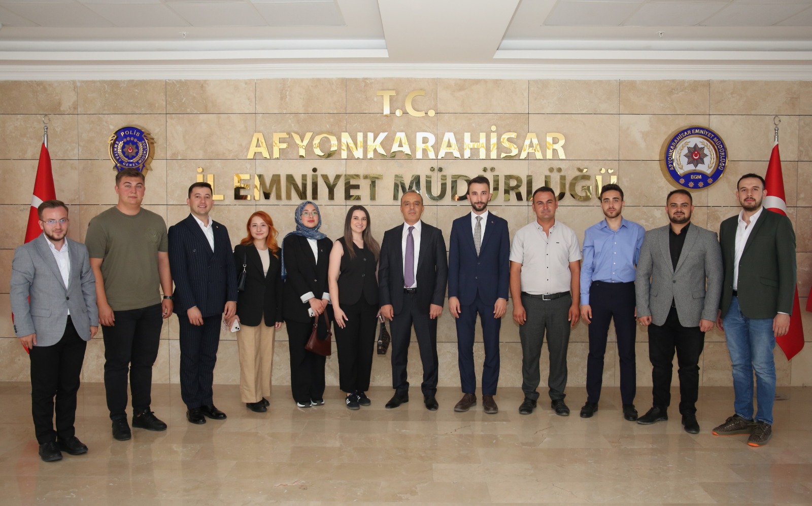 Ak Gençli̇k’ten Emni̇yet Müdürü Erol’a Zi̇yaret
