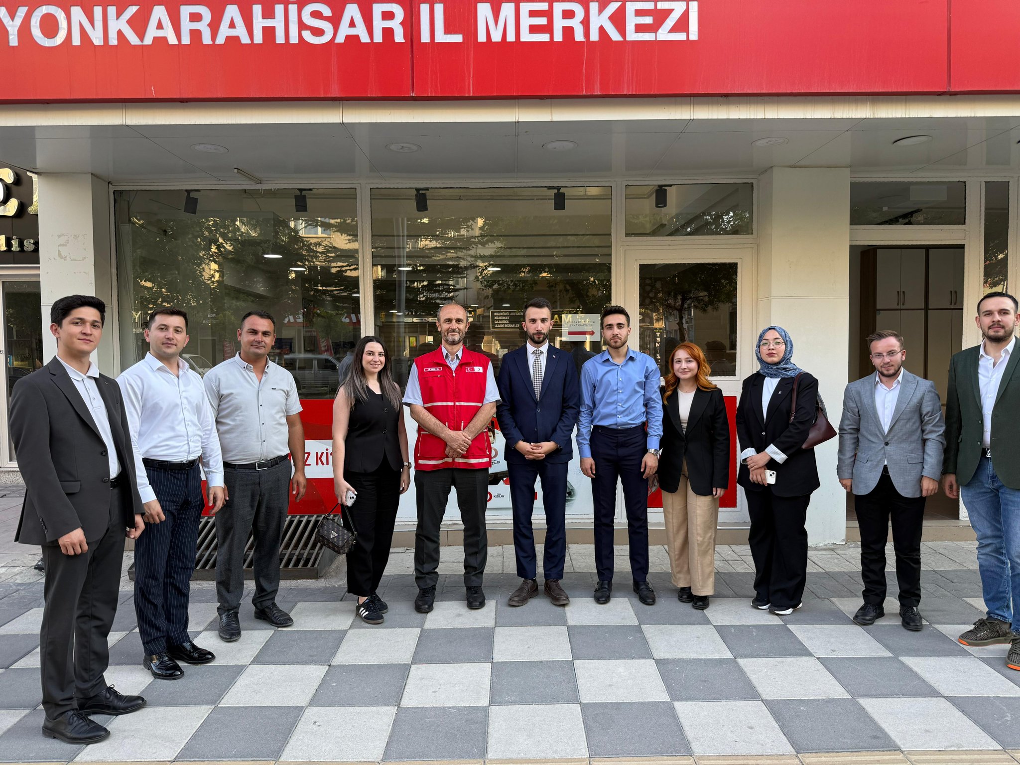 Ak Gençli̇k’ten Kizilay’a Gönüllülük Zi̇yareti̇