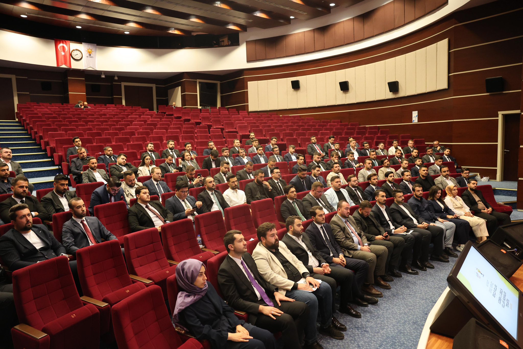 Ak Parti̇ Afyon Gençli̇k Kollari İl Başkanlari Toplantisinda Yeri̇ni̇ Aldi1