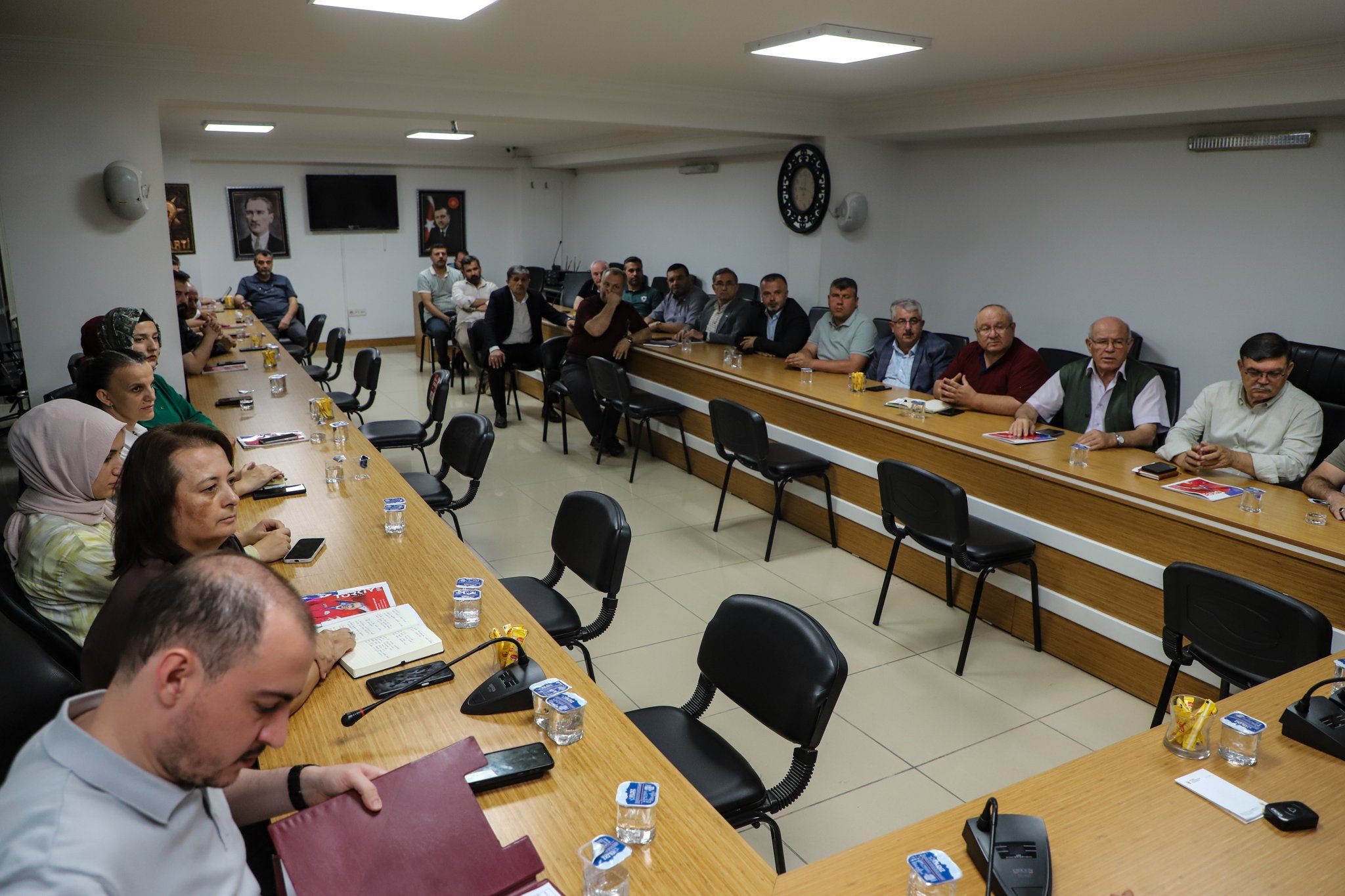 Ak Parti̇ Afyon’dan Şehre Ve Teşki̇lata Yöneli̇k İki̇ Toplanti (2)