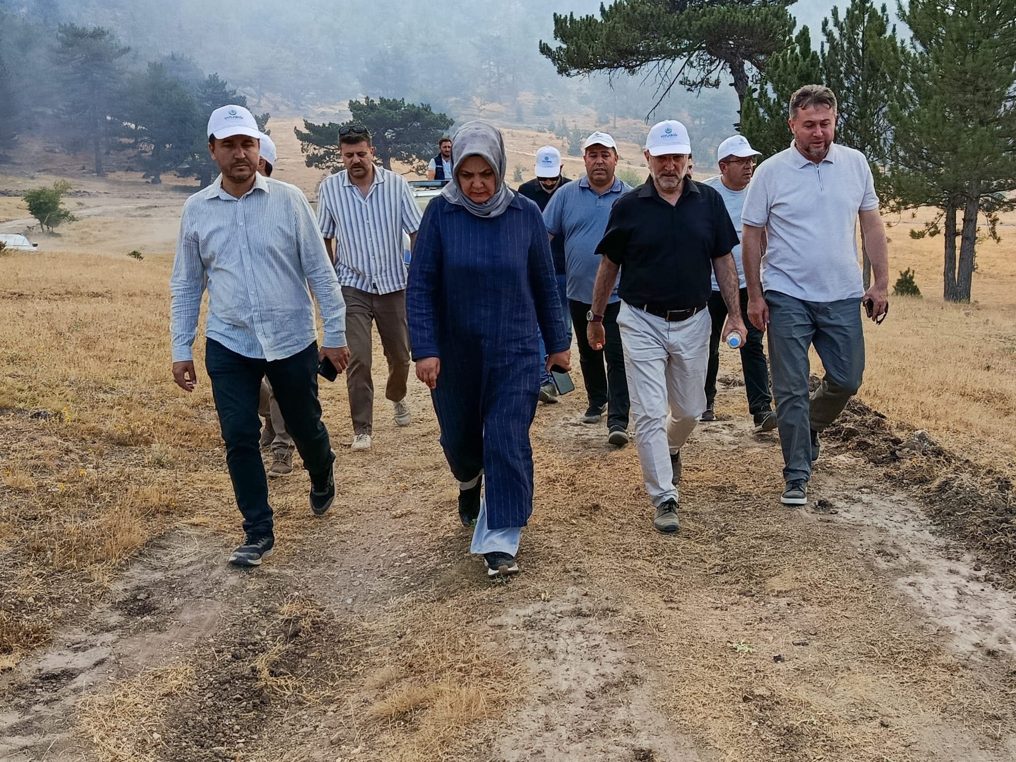 Ak Parti̇ Afyonkarahi̇sar Teşki̇lati Yangin Bölgesi̇nde (2)