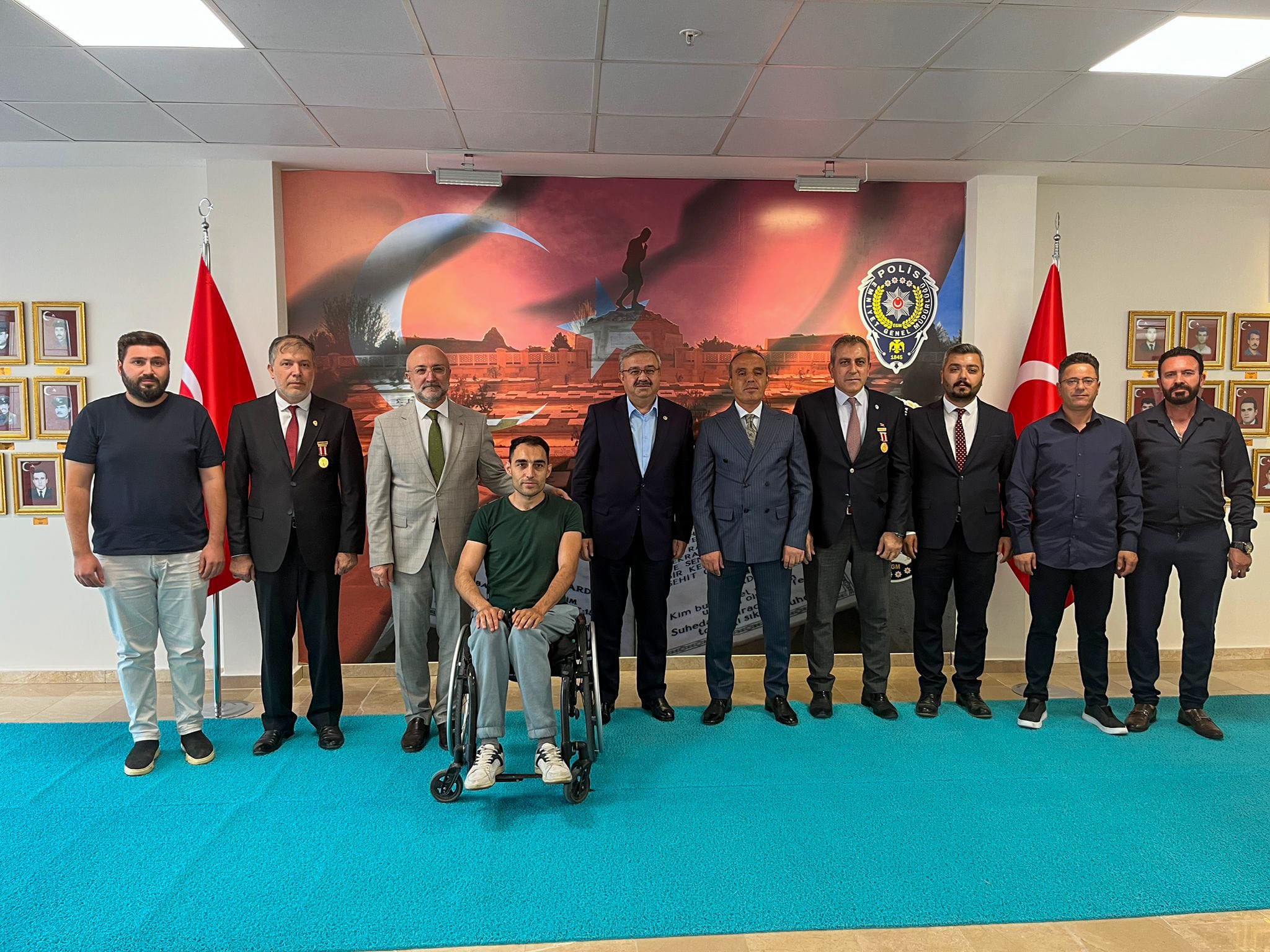 Ak Parti̇ Heyeti̇nden Şehi̇t Ai̇leleri̇ Vakfina Zi̇yaret (2)
