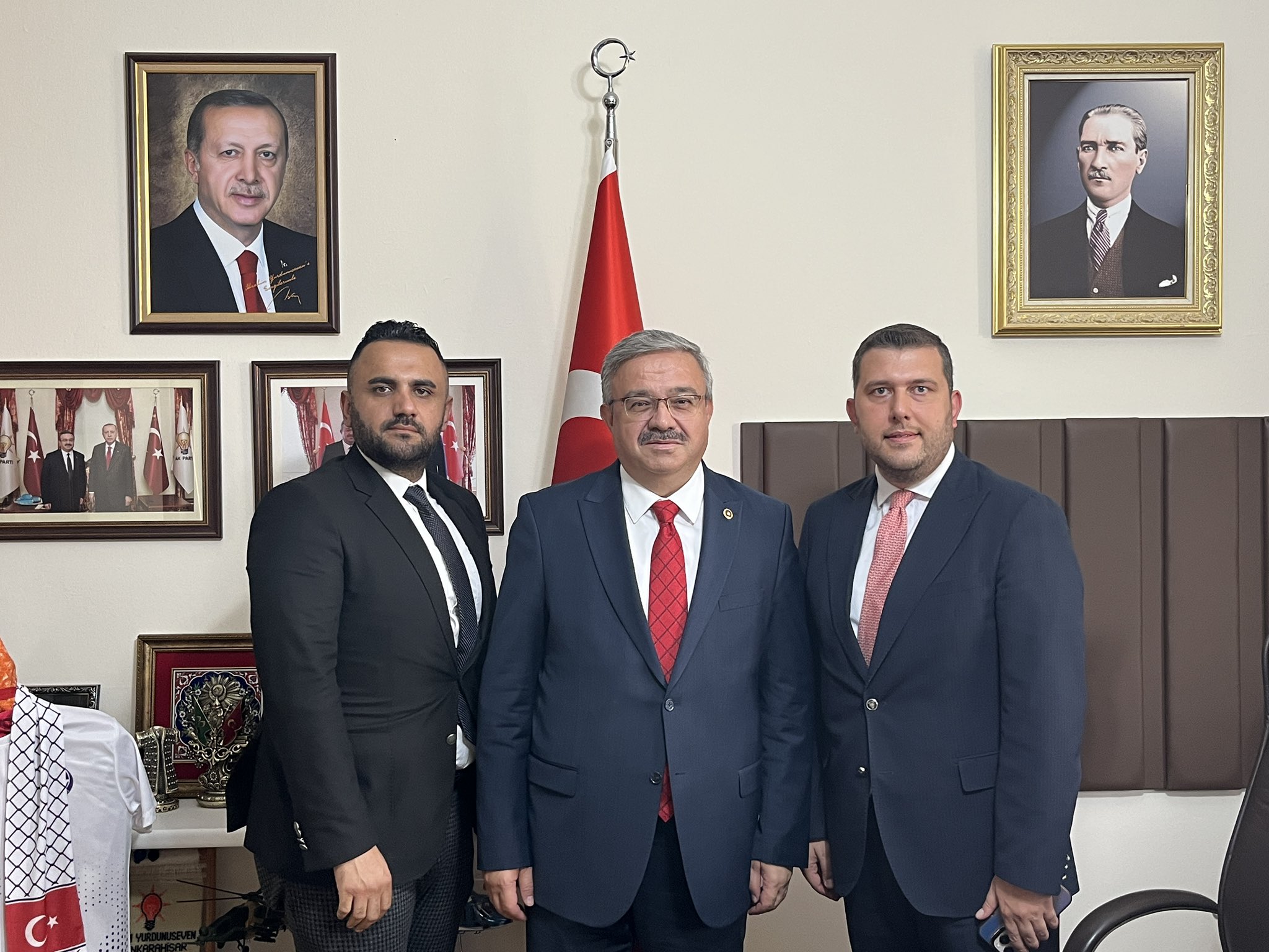 Ak Parti̇ İl Yöneti̇ci̇leri̇nden Mecli̇s Zi̇yareti̇