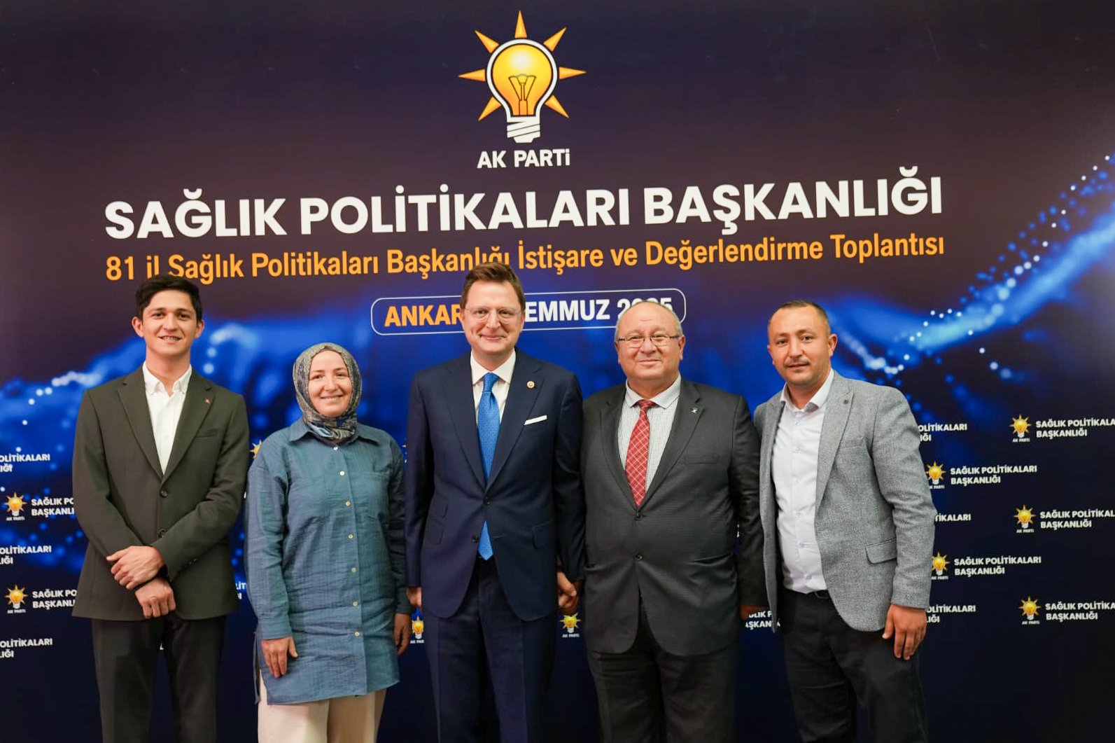 Ak Parti̇ Teşki̇lati Sağlik Zi̇rvesi̇nde Yeri̇ni̇ Aldi (2)