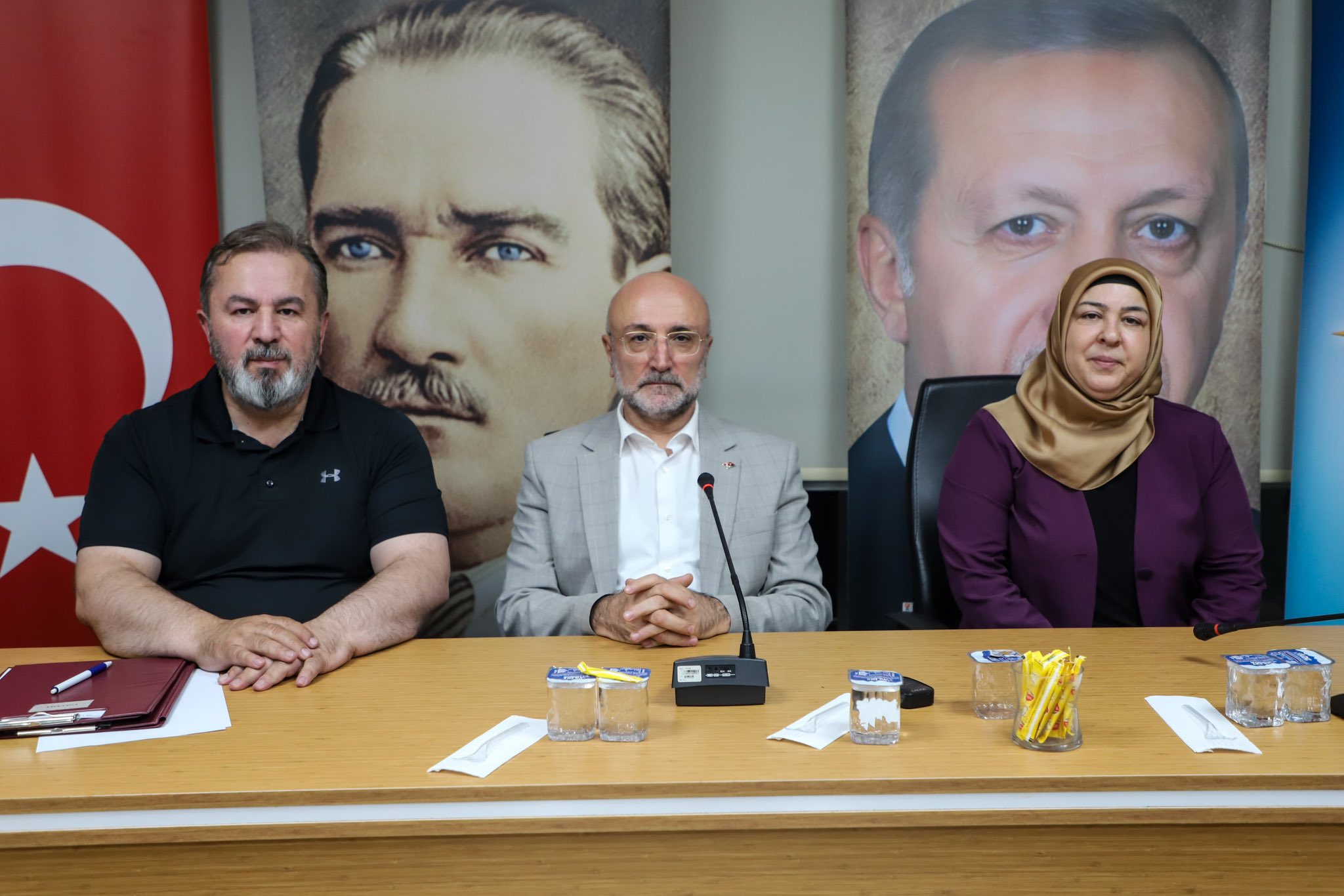 Ak Parti̇'den Çevre Ve Şehi̇rci̇li̇k Gündemli̇ Toplanti (1)