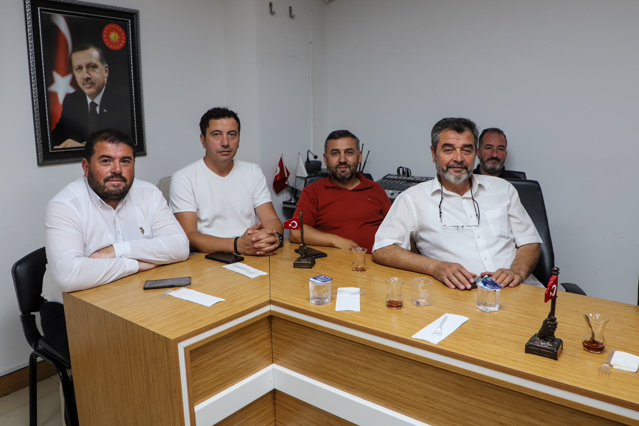 Ak Parti̇'den Çevre Ve Şehi̇rci̇li̇k Gündemli̇ Toplanti (4)
