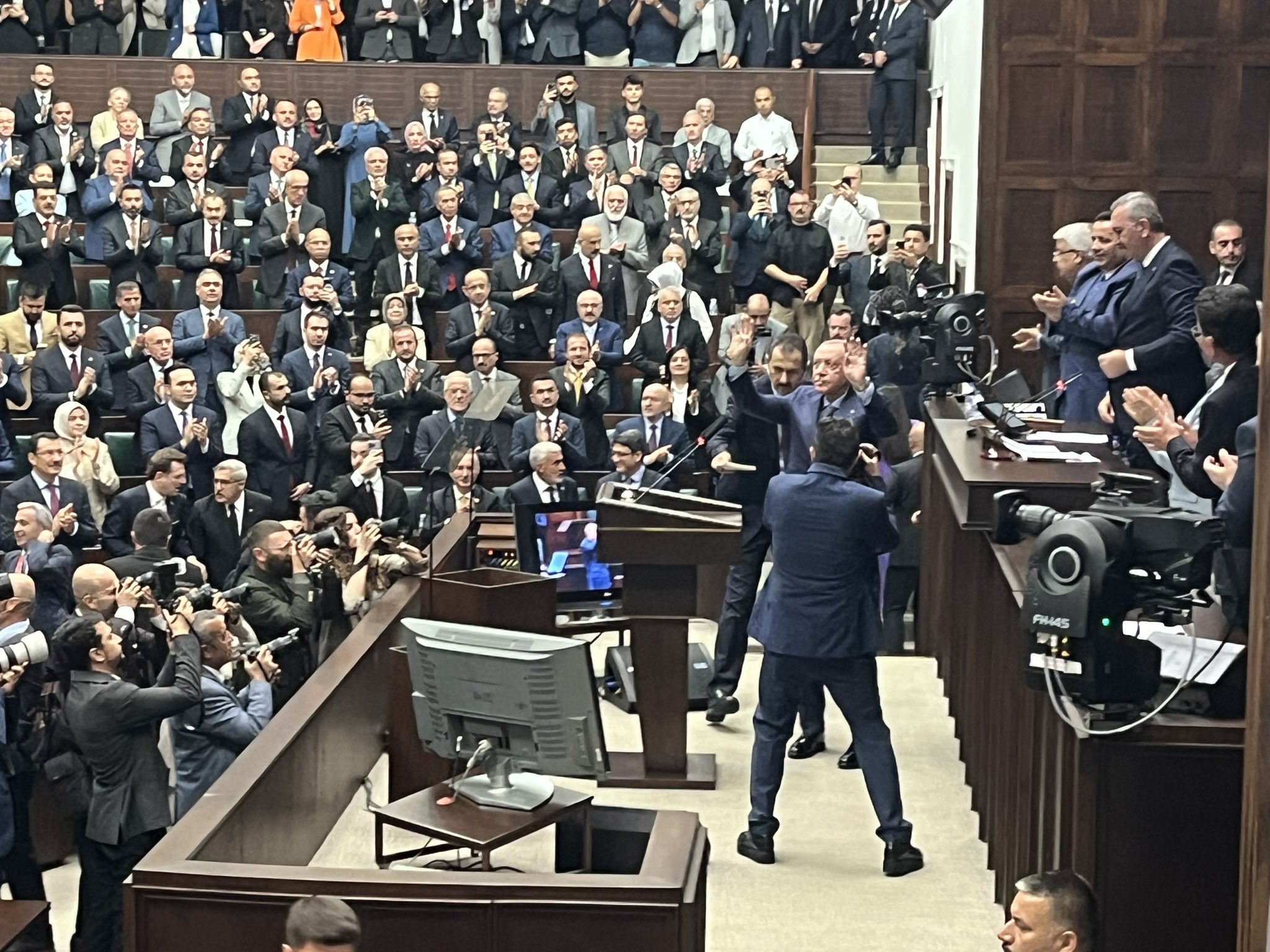 Ak Parti̇li̇ Veki̇ller, Grup Toplantisinda Erdoğan’a Destek Verdi̇ (2)