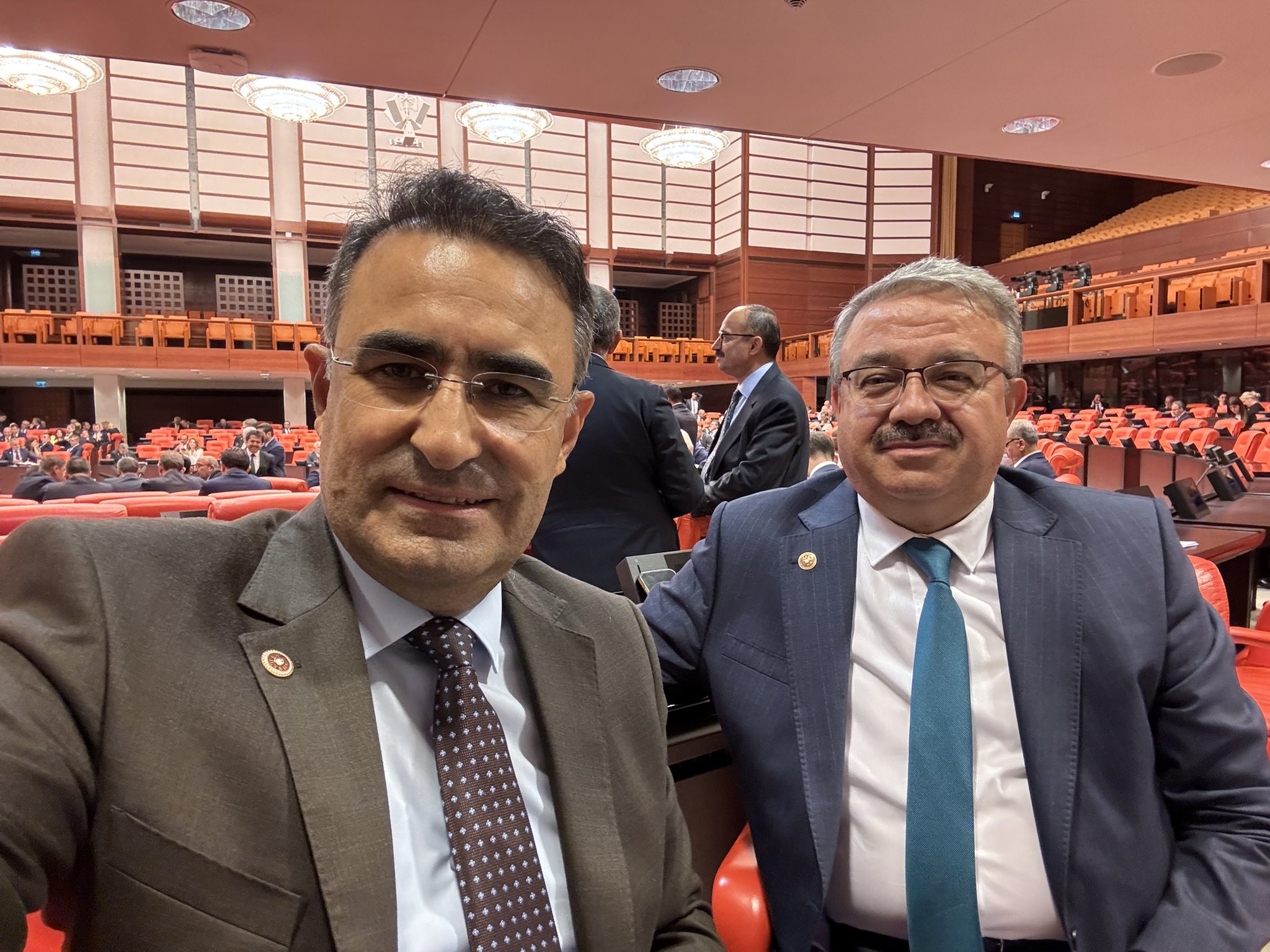 Ak Parti̇li̇ Veki̇llerden Tbmm’de Gece Mesai̇si̇