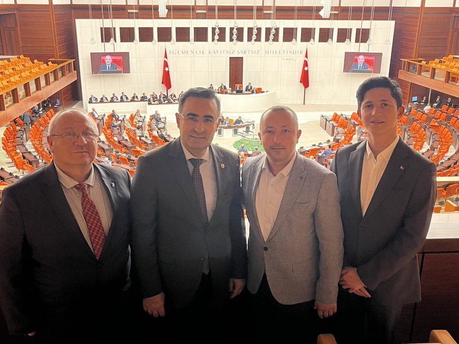 Ak Parti̇li̇ Veki̇llere Tbmm’de Hemşehri̇ Zi̇yareti̇ (1)