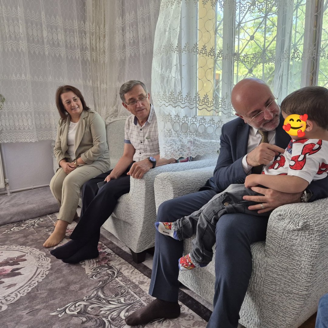 Başkan Şahi̇n’den Koruyucu Ai̇lelere Anlamli Zi̇yaret