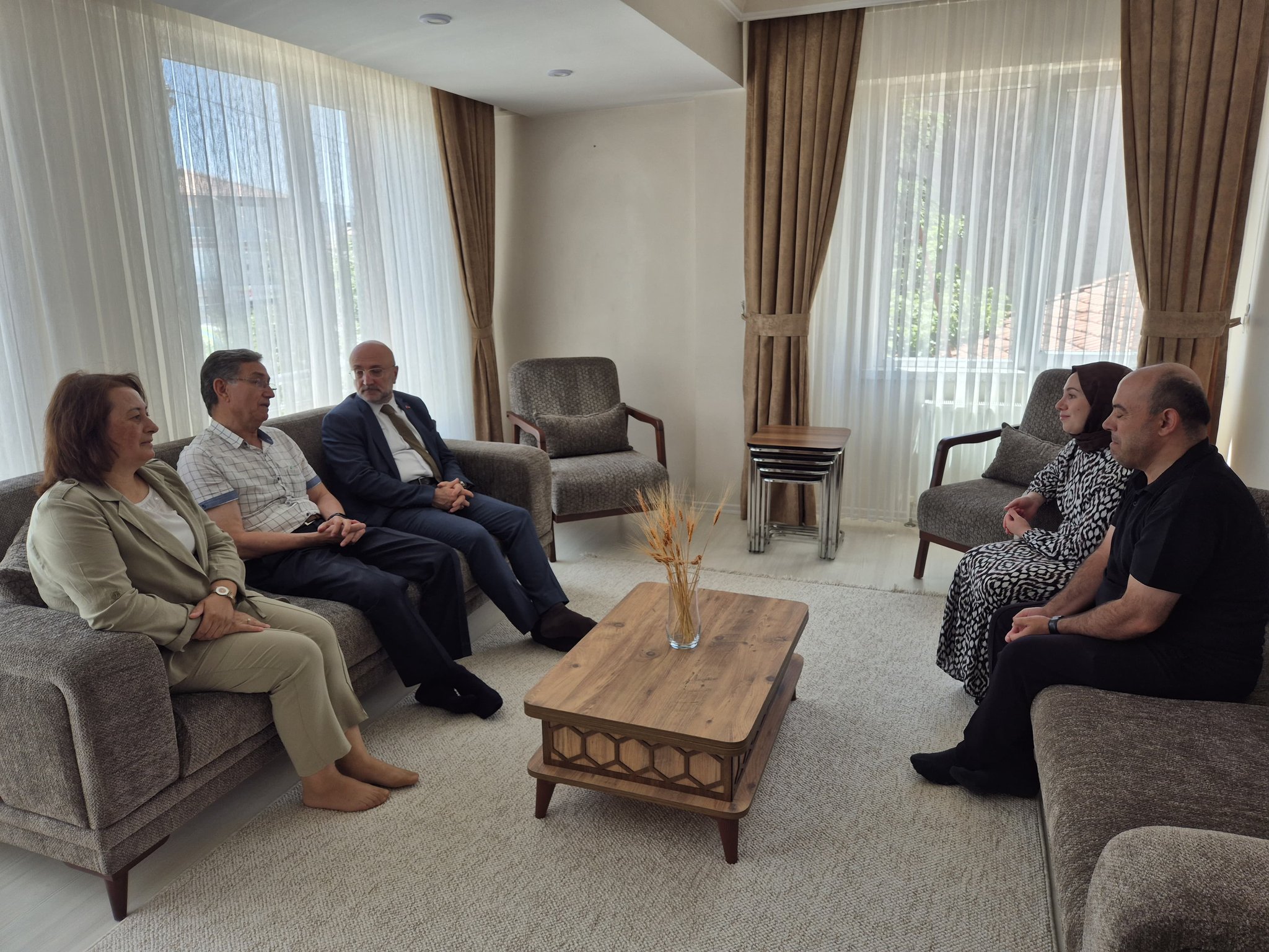 Başkan Şahi̇n’den Koruyucu Ai̇lelere Anlamli Zi̇yaret2