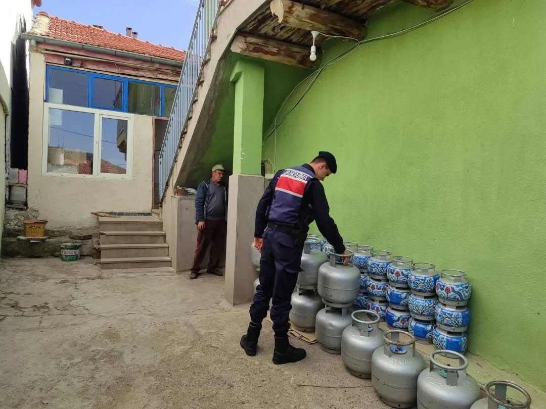 Bayat’ta Güvenli̇k Ve Deneti̇m Seferberli̇ği̇ (3)