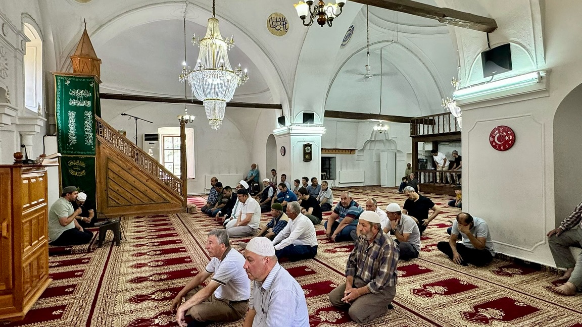 Eller Semaya 15 Temmuz Şehi̇tleri̇ İçi̇n Açildi 2