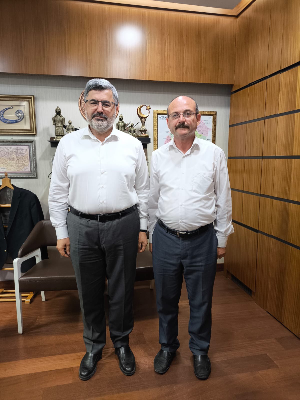 İl Yöneti̇ci̇si̇ Utsal, Mi̇lletveki̇li̇ Özkaya’yi Tbmm’de Zi̇yaret Etti̇