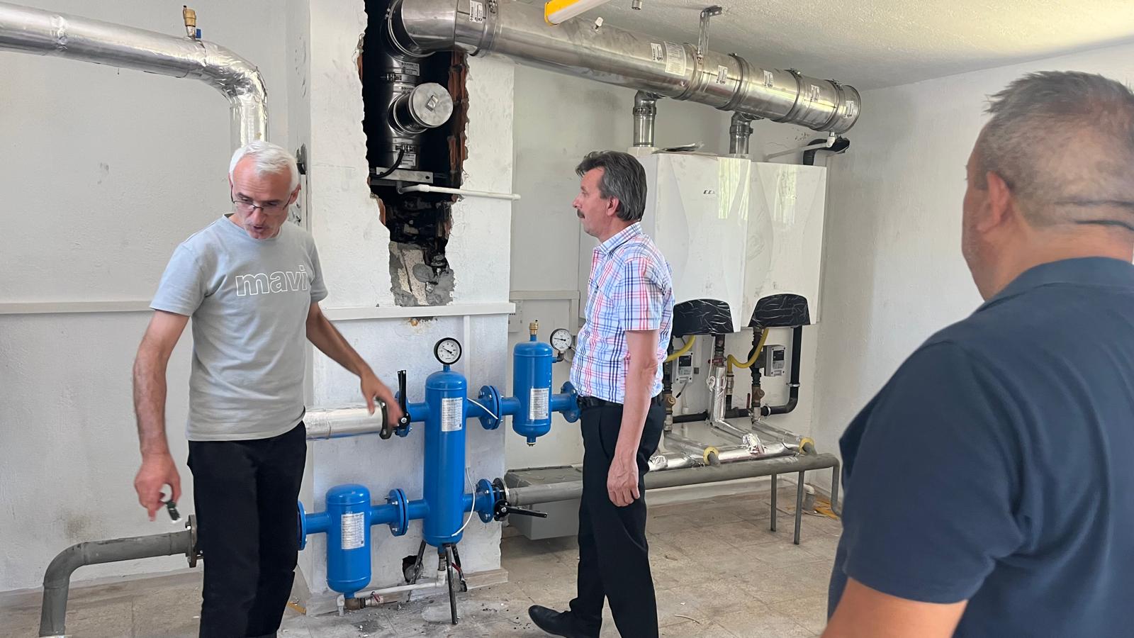 Müdür Fi̇li̇z, Doğalgaz Dönüşümü Yapilan Okullari İnceledi̇ (2)