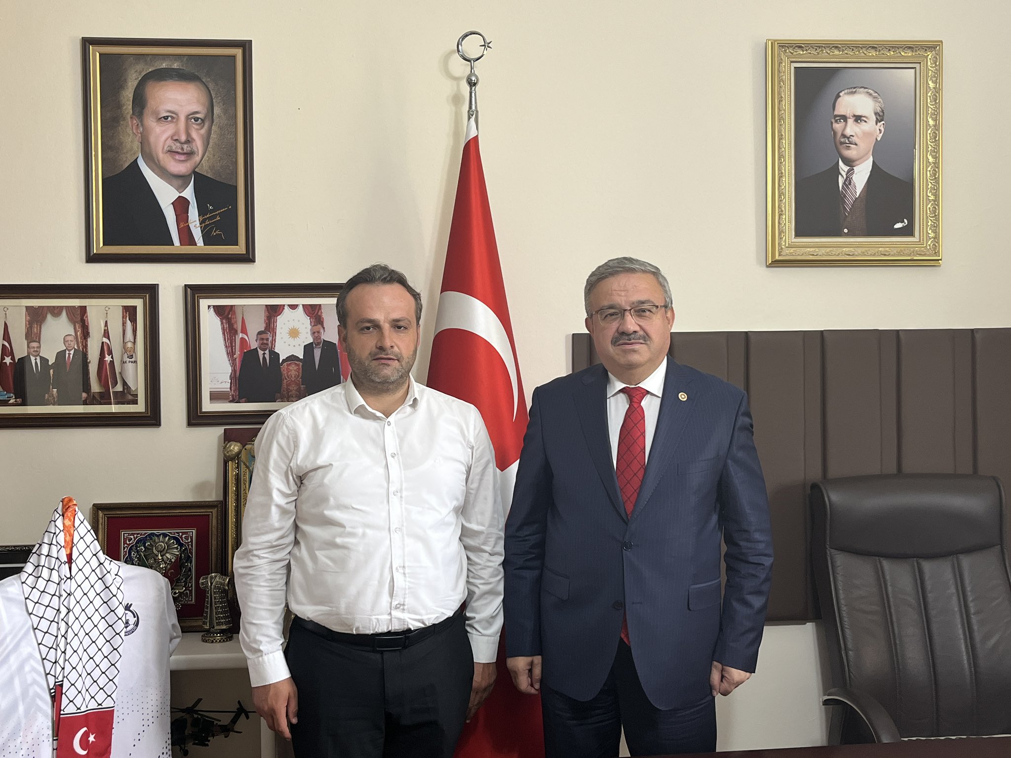 Şuhut İlçe Başkani Camci’dan Mi̇lletveki̇li̇ Yurdunuseven’e Tbmm Zi̇yareti̇