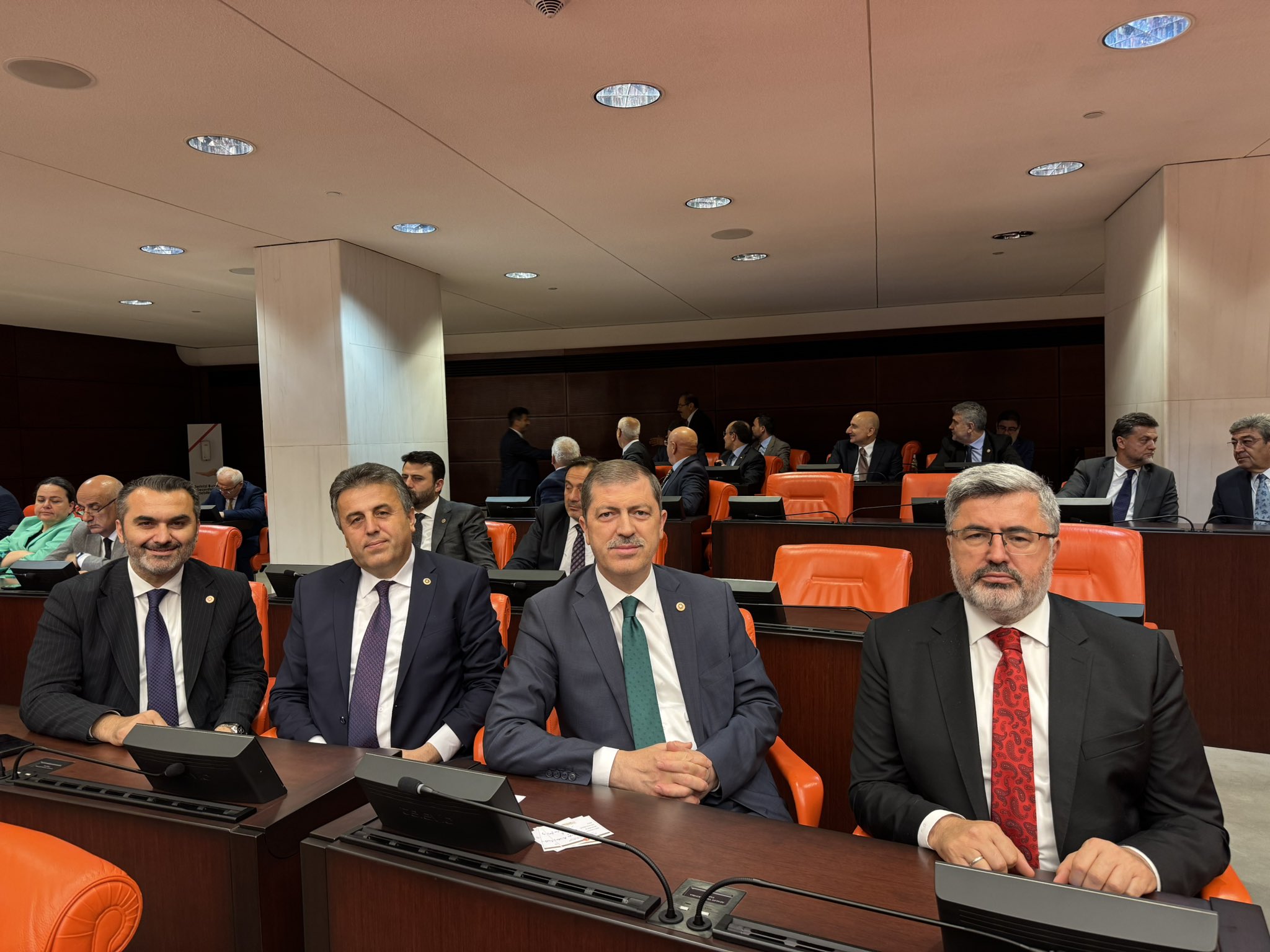Yasama Yili Sona Erdi̇, Ak Parti̇li̇ Veki̇ller Sahaya İni̇yor (2)