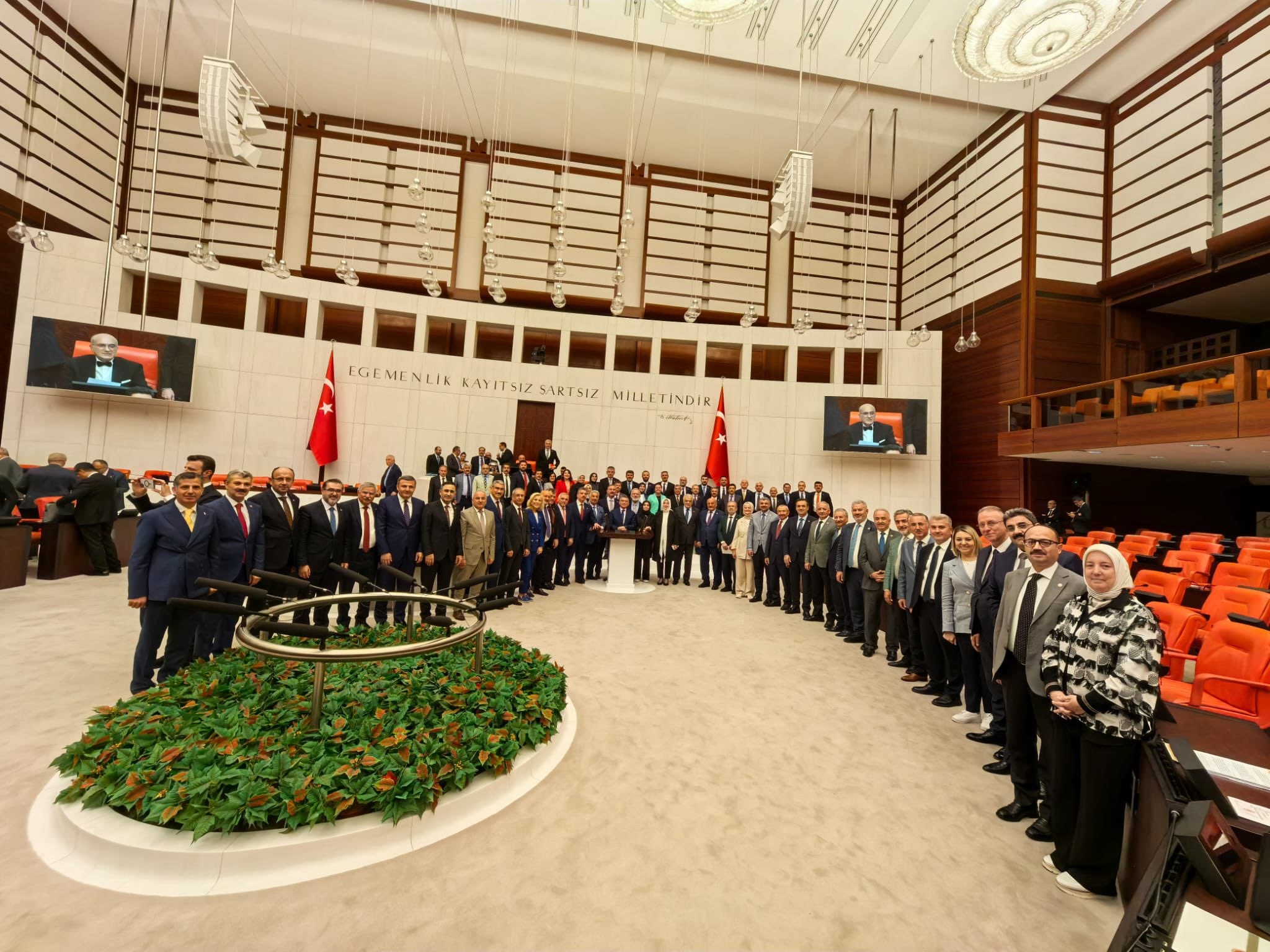 Yasama Yili Sona Erdi̇, Ak Parti̇li̇ Veki̇ller Sahaya İni̇yor (5)