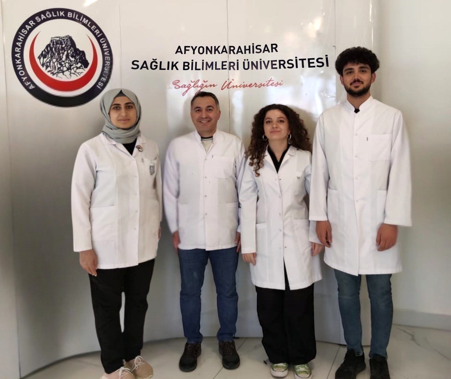 Afsü Eczacılık Fakültesi Öğrencilerinin Çalışması Prestijli Dergide Yayımlandı